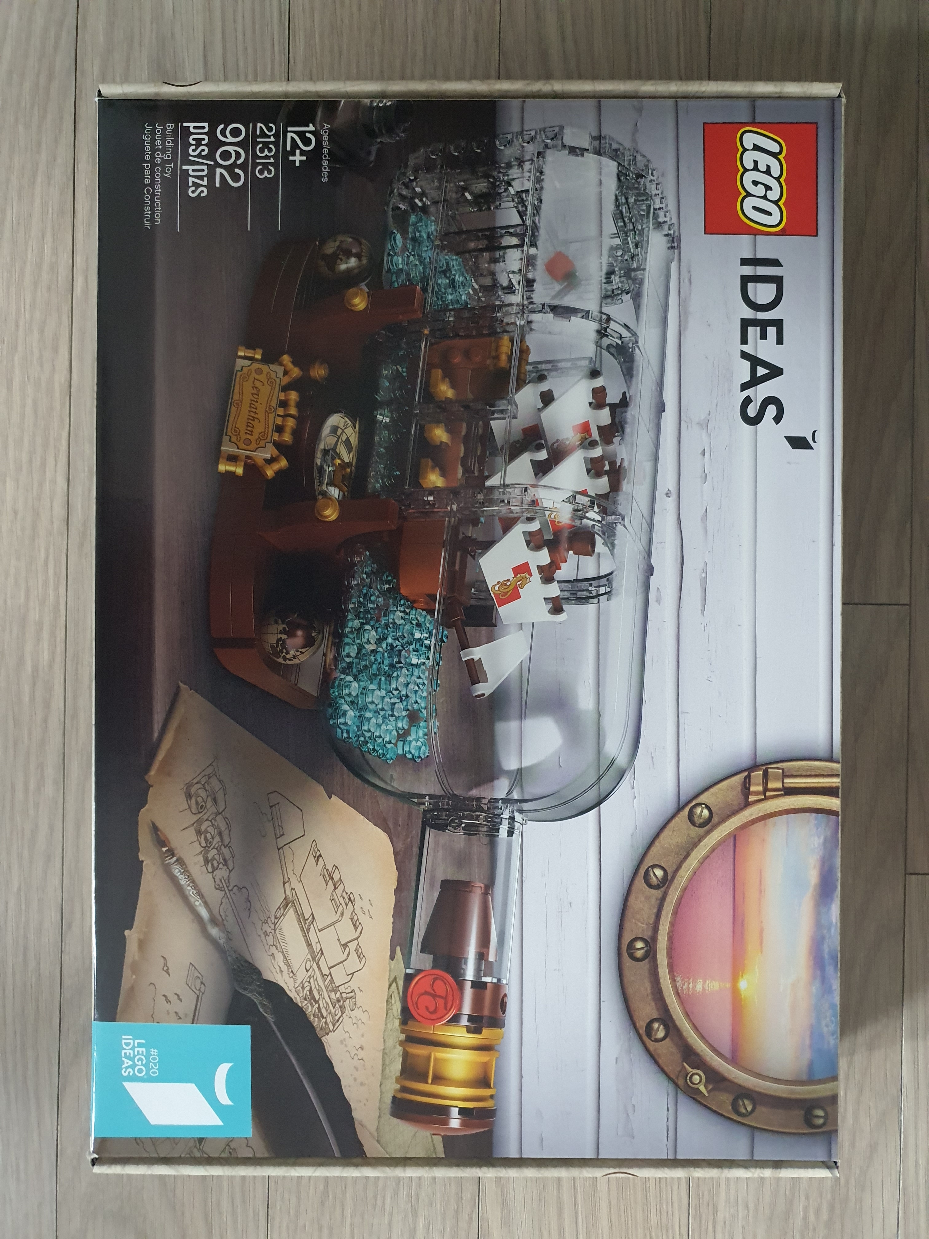Lego Ship in a Bottle 착용 스타일 - 1