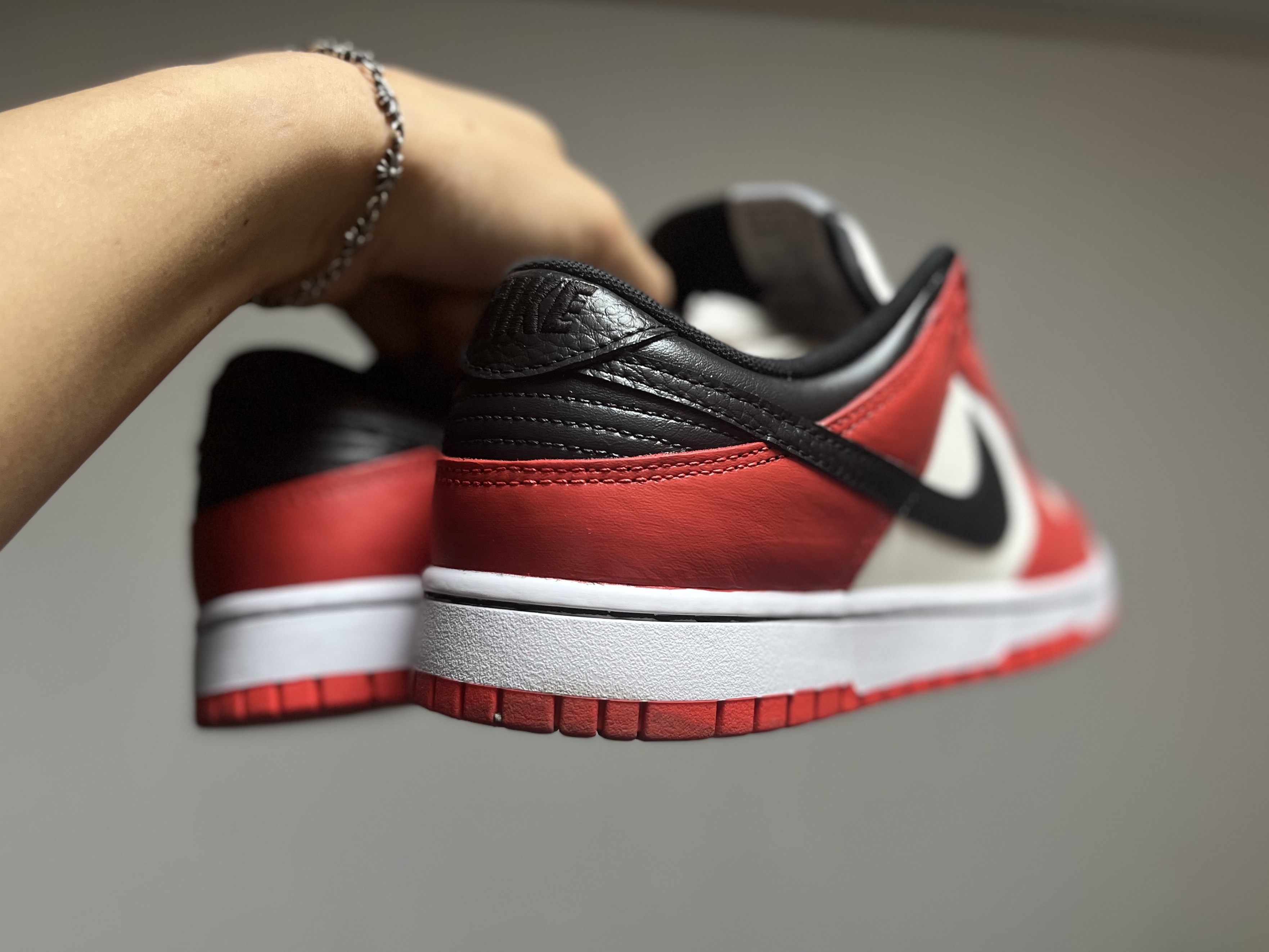 Nike x NBA Dunk Low Retro EMB Black and Chile Red, (GS) Nike x NBA Dunk Low Black and Chile Red 착용 스타일 - 2