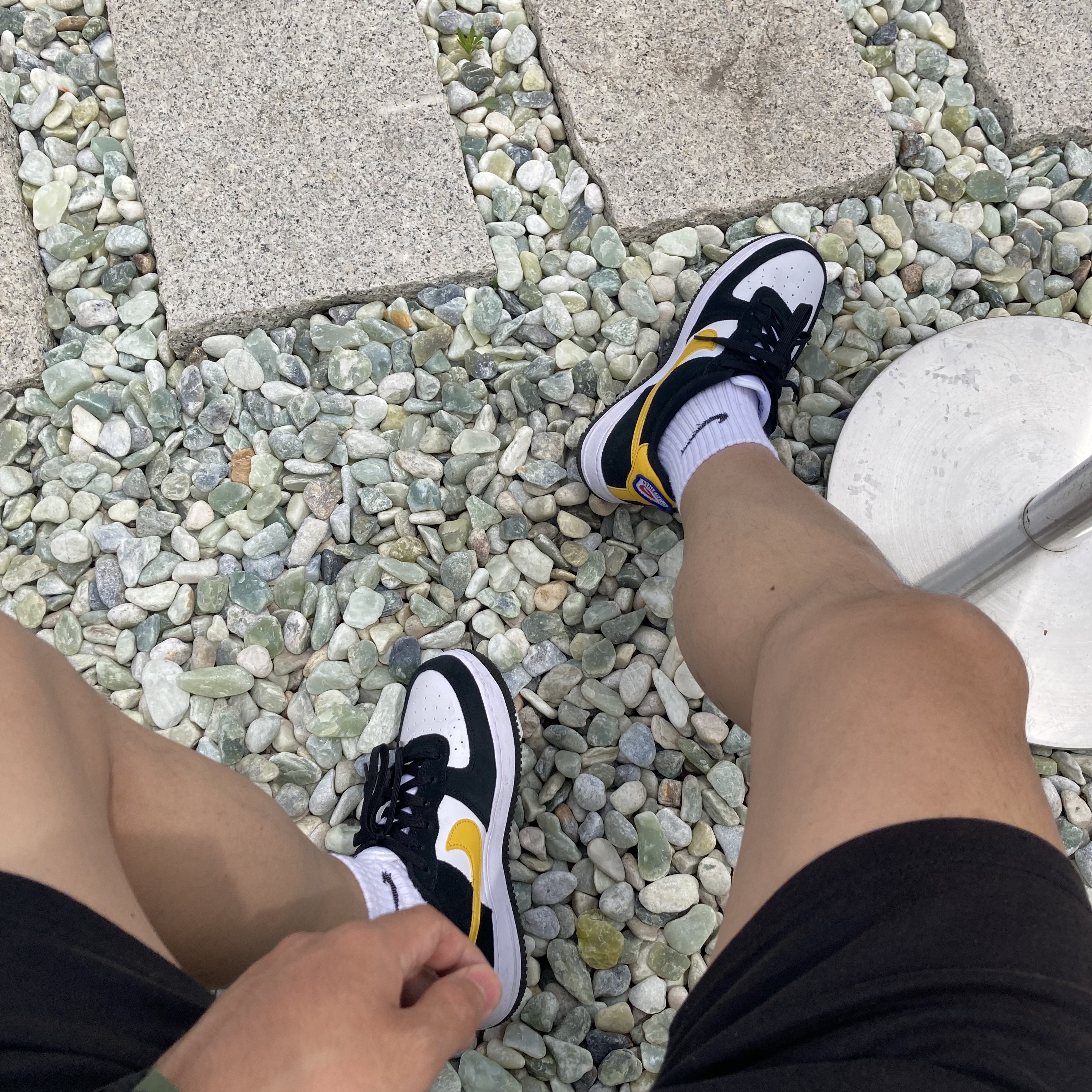 Nike Air Force 1 '07 LV8 Athletic Club Black Dark Sulfur, (GS) Nike Air Force 1 LV8 Athletic Club Black Dark Sulfur 착용 스타일