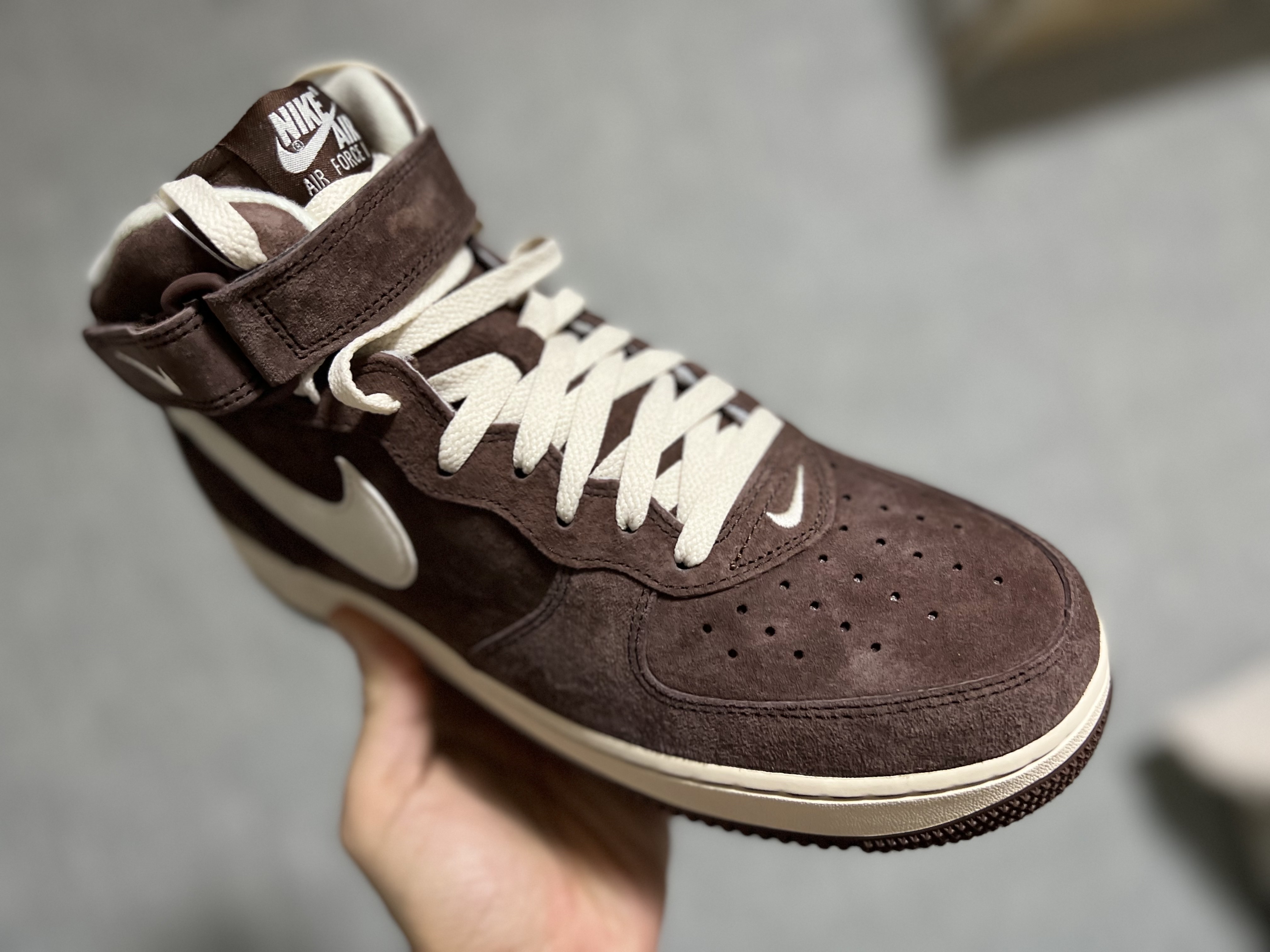 Nike Air Force 1 Mid '07 QS Chocolate 착용 스타일