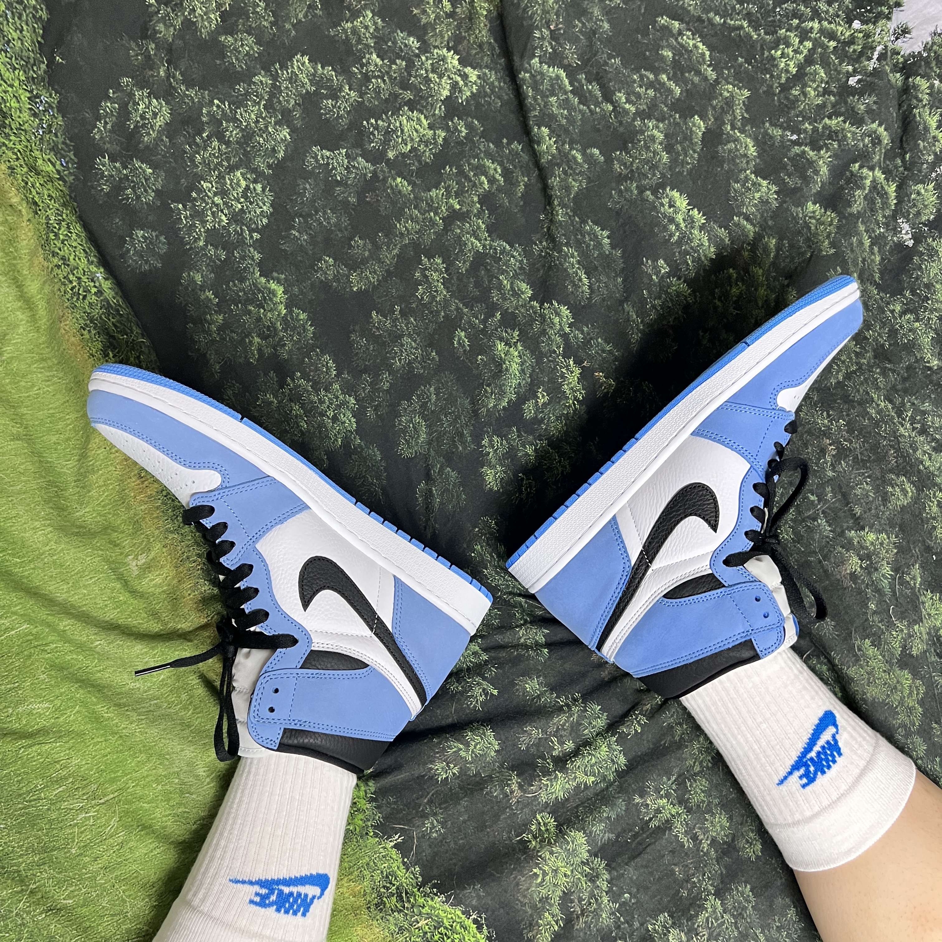 Jordan 1 Retro High OG University Blue 착용 스타일 - 2