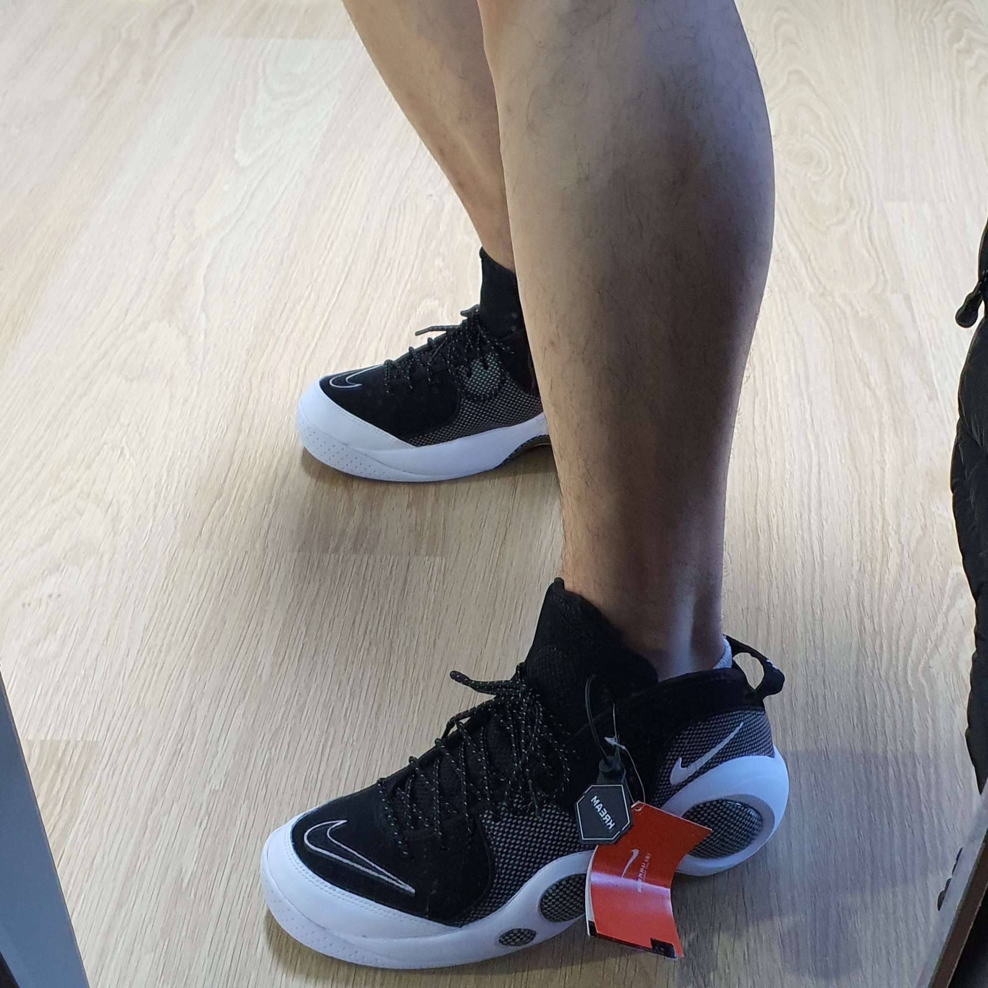 Nike Air Zoom Flight 95 Black Metallic 2022 착용 스타일 - 3