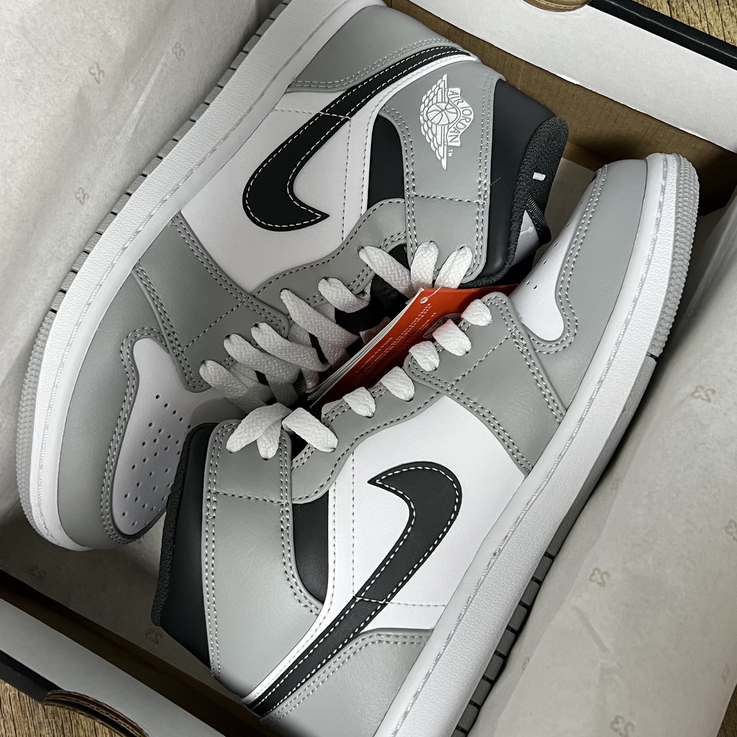 Jordan 1 Mid Light Smoke Grey Anthracite 착용 스타일