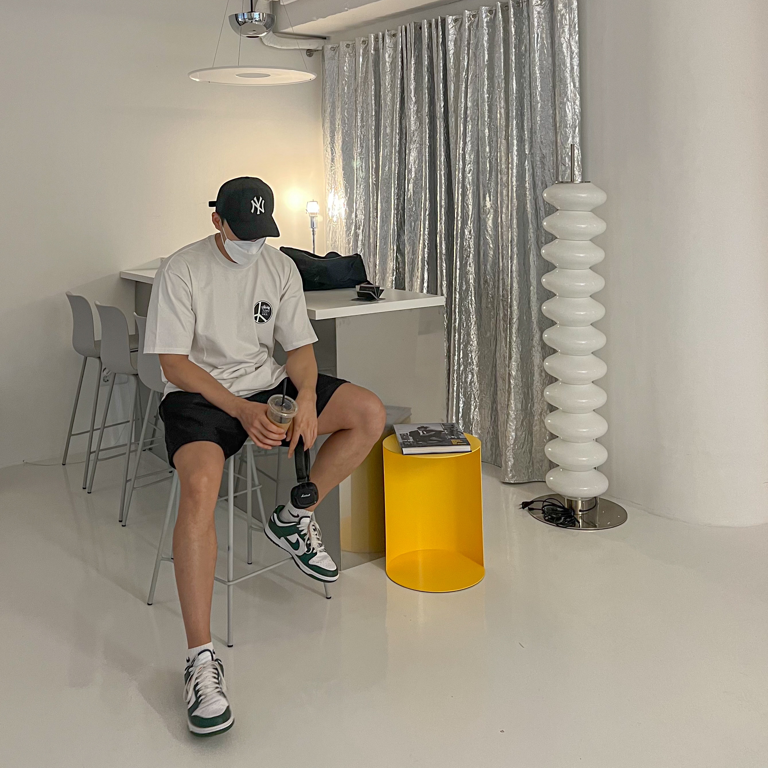 Stussy Peace Dot Pigment Dyed T-Shirt Natural, Nike Dunk Low Retro Varsity Green 착용 스타일 - 2