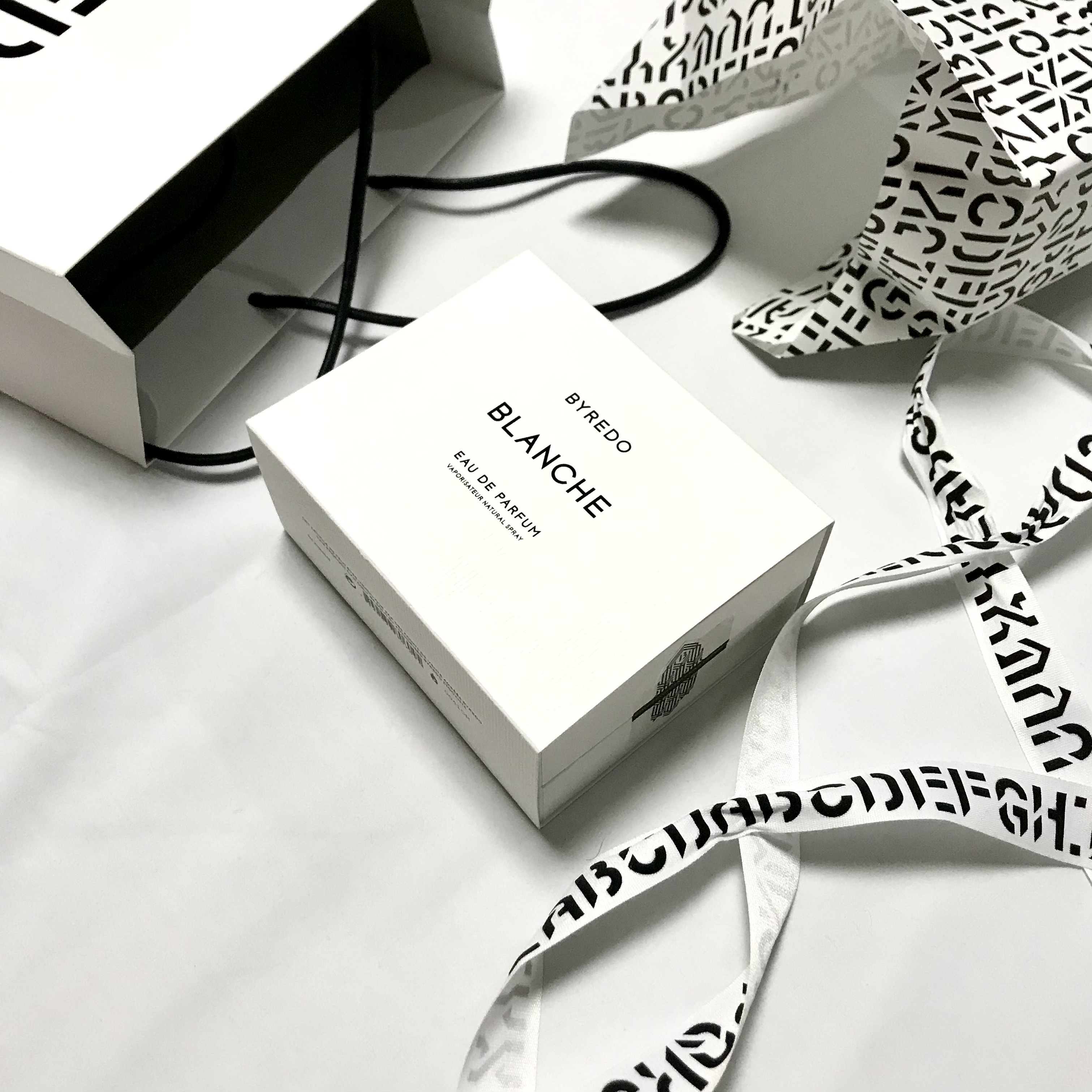Byredo Blanche Eau De Parfum 50ml, Byredo Blanche Eau De Parfum 100ml 착용 스타일 - 1