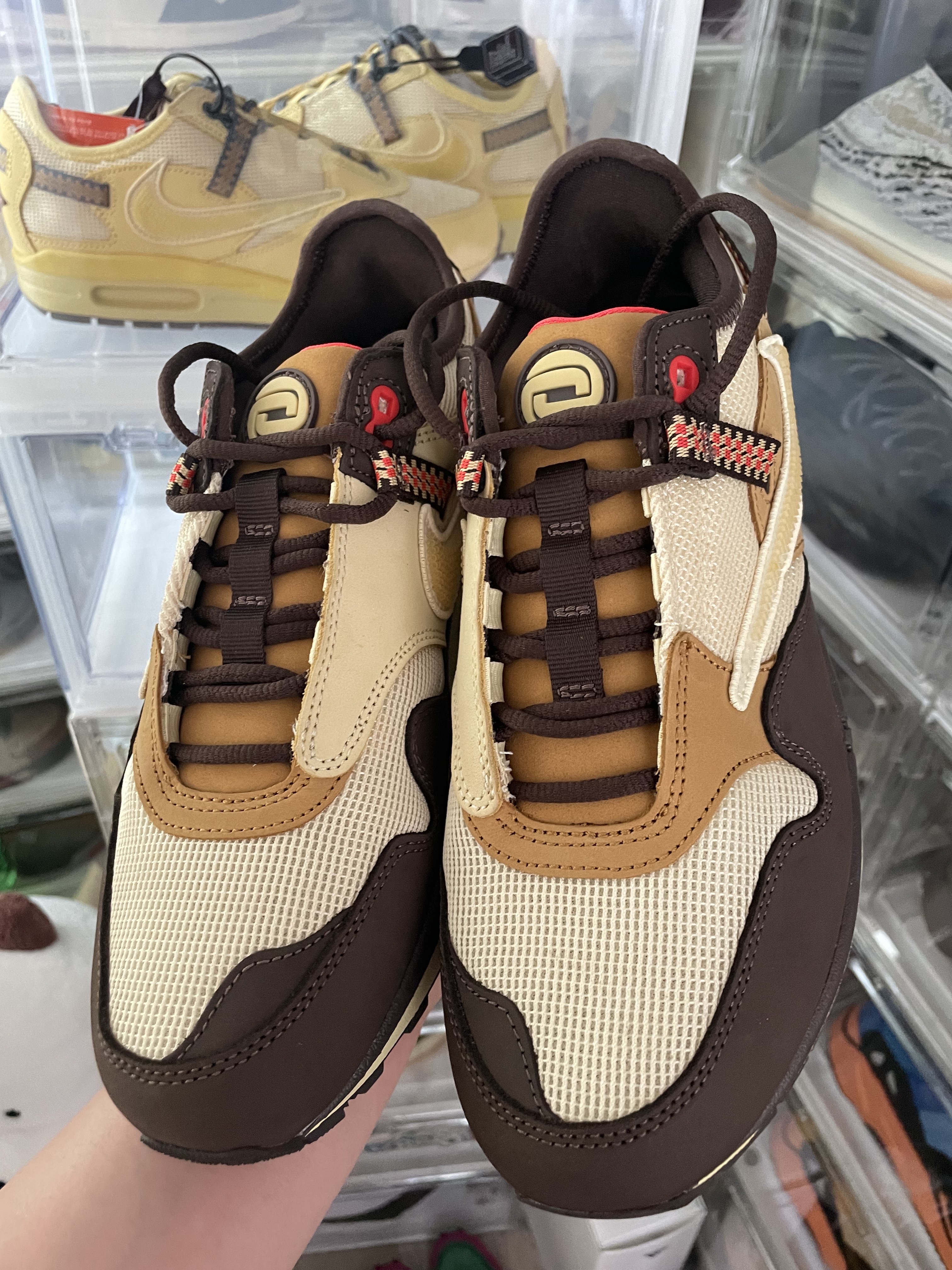 Nike x Travis Scott Air Max 1 Cact.us Brown 착용 스타일 - 1