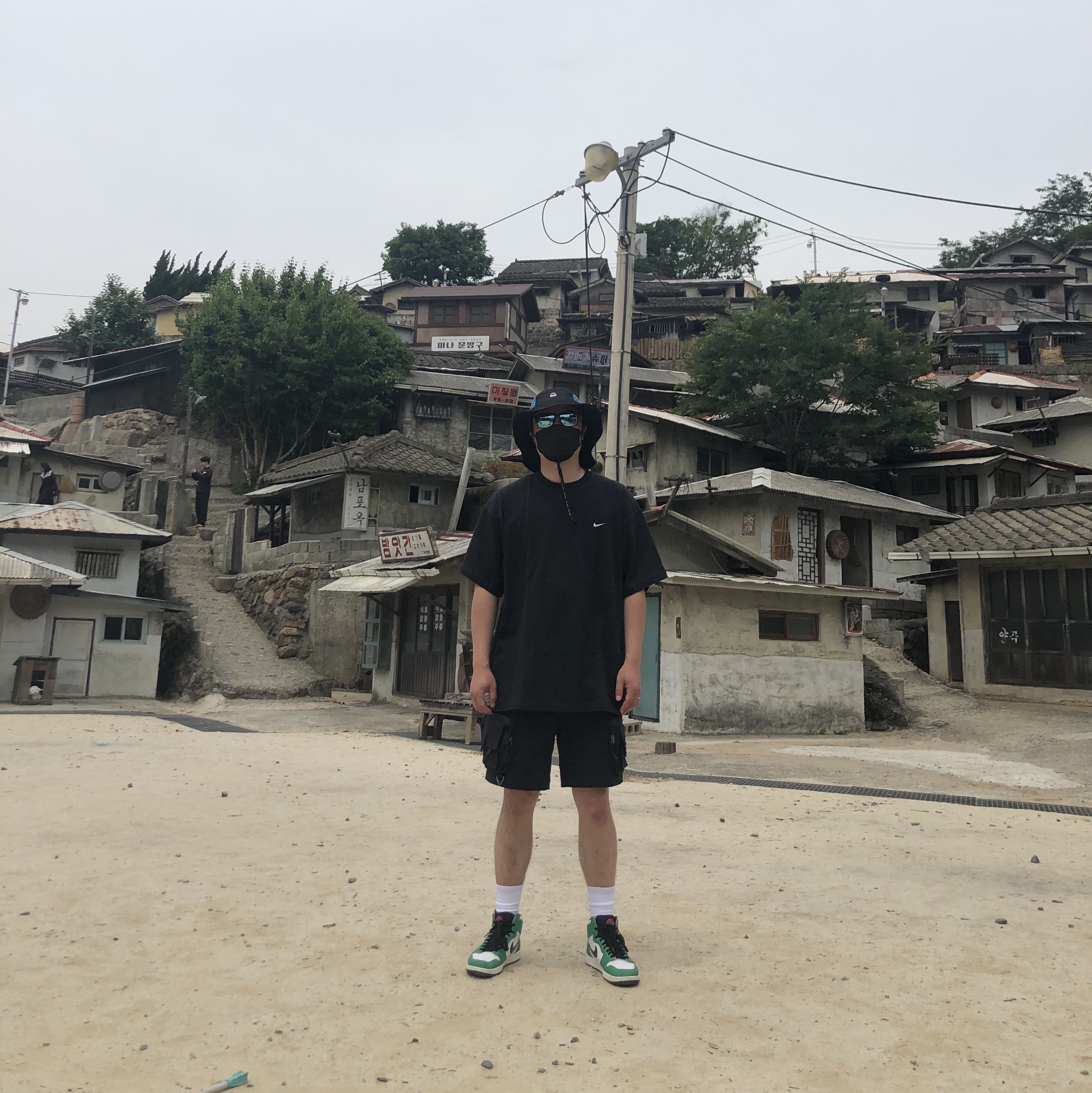 (W) Jordan 1 Retro High OG Lucky Green, Nike ACG Cargo Shorts Black - US/EU 착용 스타일