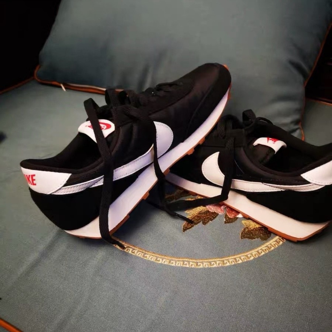 (W) Nike Daybreak Black White 착용 스타일