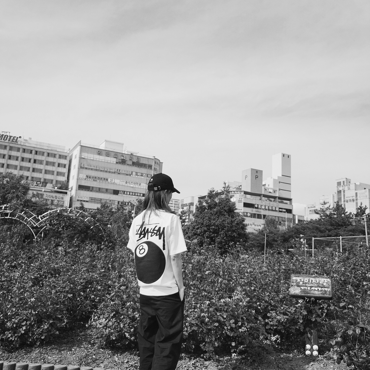 Stussy 8 Ball T-Shirt White - 22SS, (W) Jordan 1 Mid Wolf Grey 착용 스타일 - 1