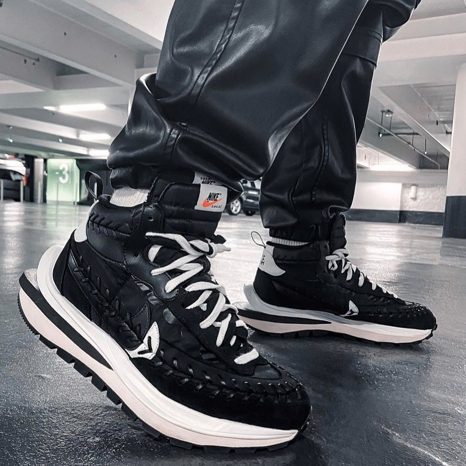 Nike x Sacai x Jean Paul Gaultier VaporWaffle Black White 착용 스타일