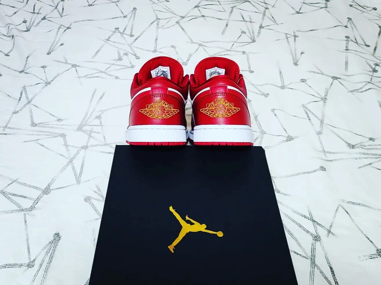 Jordan 1 Low Cardinal Red 착용 스타일 - 5
