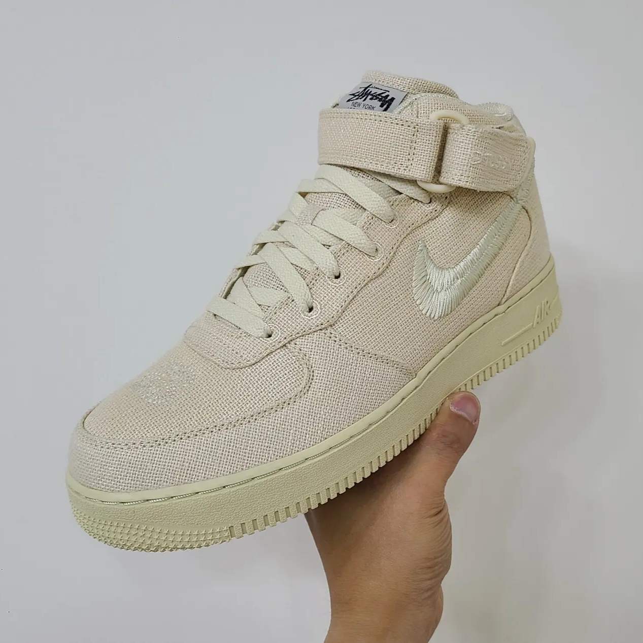 Nike x Stussy Air Force 1 '07 Mid SP Fossil, (TD) Nike x Stussy Air Force 1 '07 Mid SP Fossil 착용 스타일 - 1
