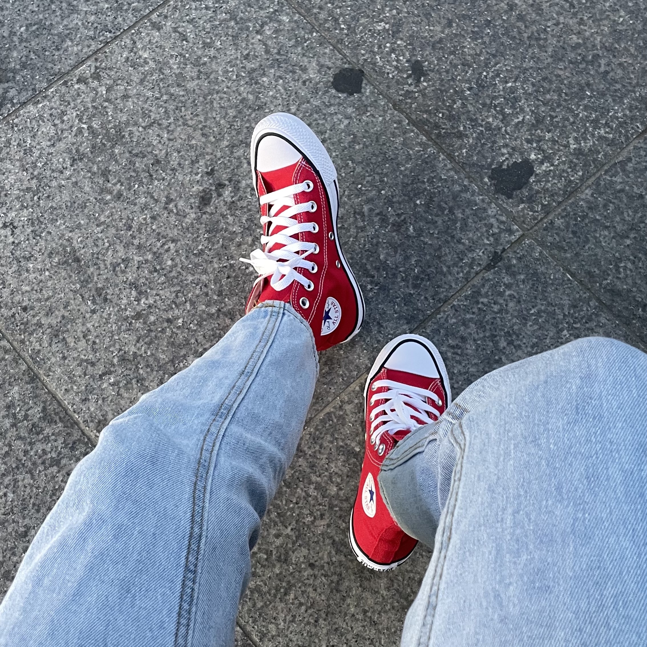 Converse Chuck 70 High Enamel Red 착용 스타일 - 1