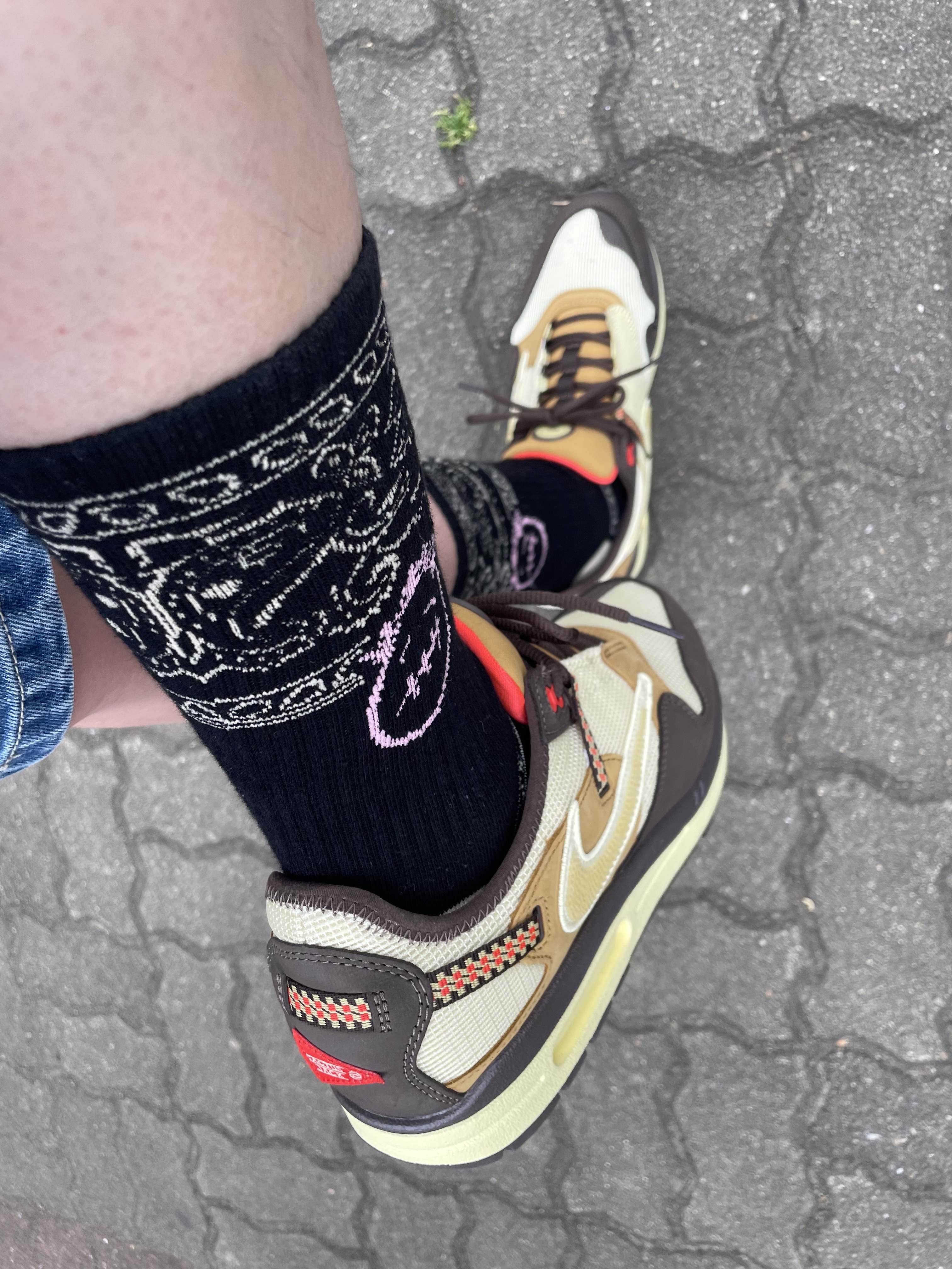 Nike x Travis Scott Air Max 1 Cact.us Brown, Jordan x Travis Scott x Fragment T-Shirt Sail (DJ0619-133) 착용 스타일 - 4