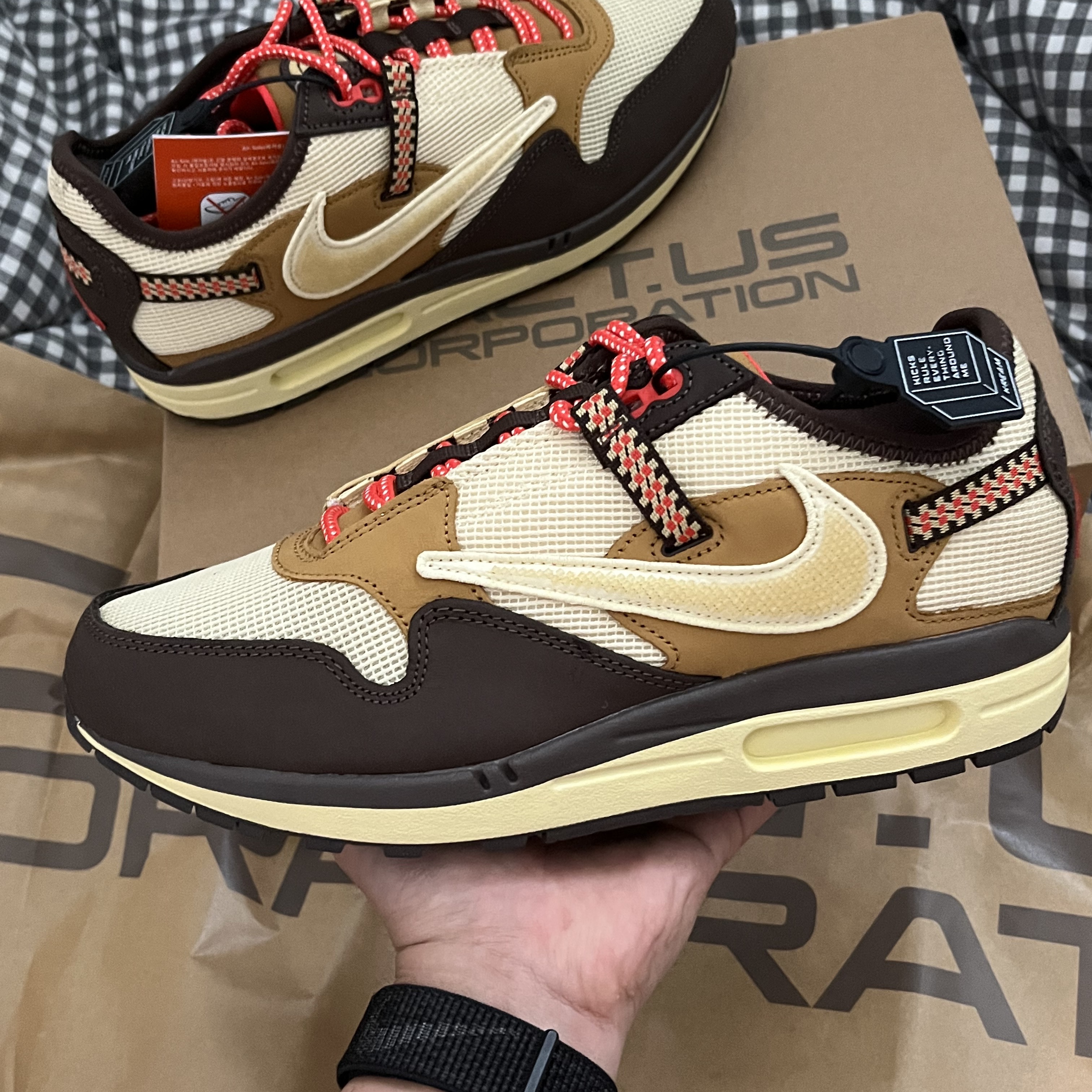 Nike x Travis Scott Air Max 1 Cact.us Brown 착용 스타일 - 2