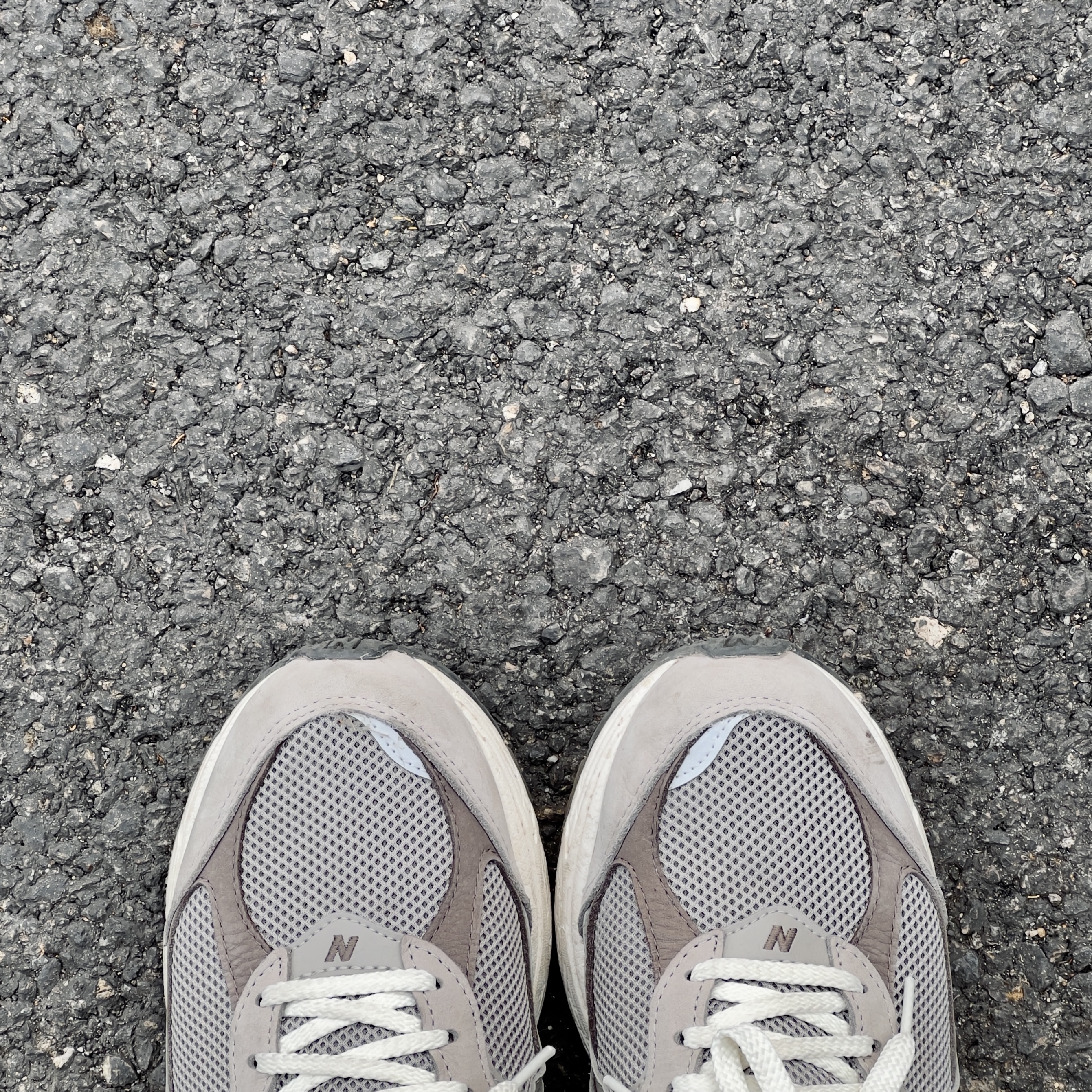New Balance 2002 Warm Alpaca 착용 스타일