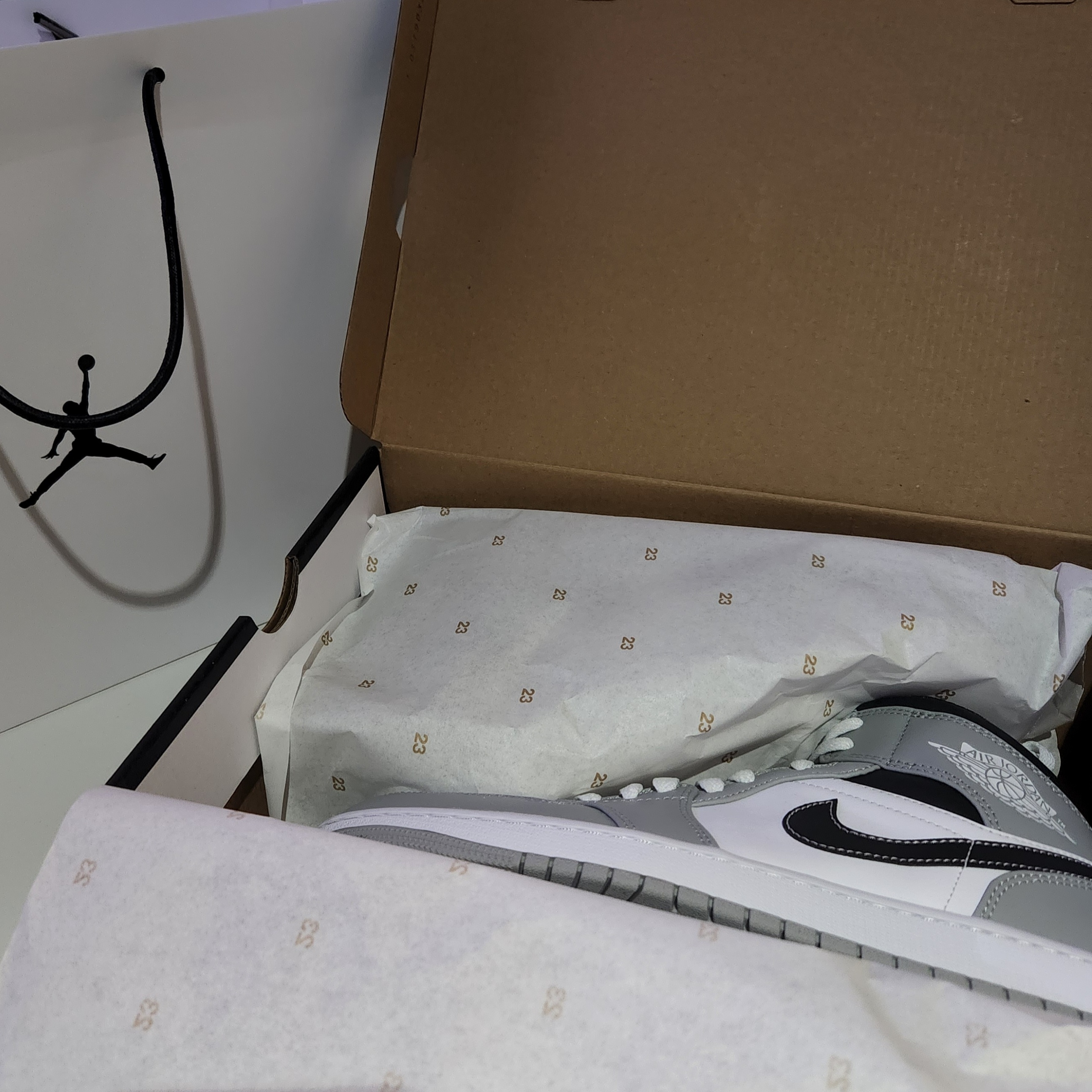 Jordan 1 Mid Light Smoke Grey Anthracite 착용 스타일