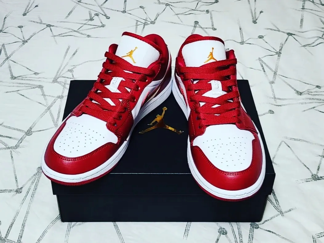 Jordan 1 Low Cardinal Red 착용 스타일 - 3