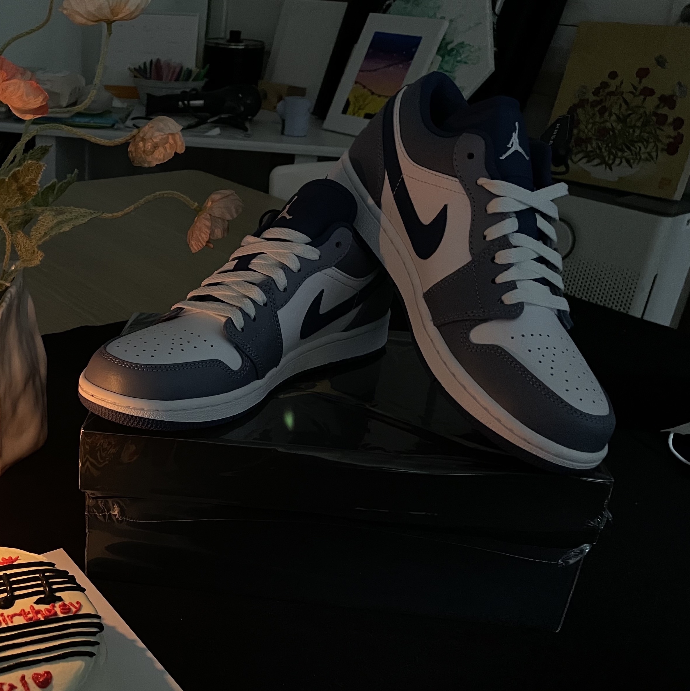 Jordan 1 Low Ashen Slate and Mystic Navy 착용 스타일