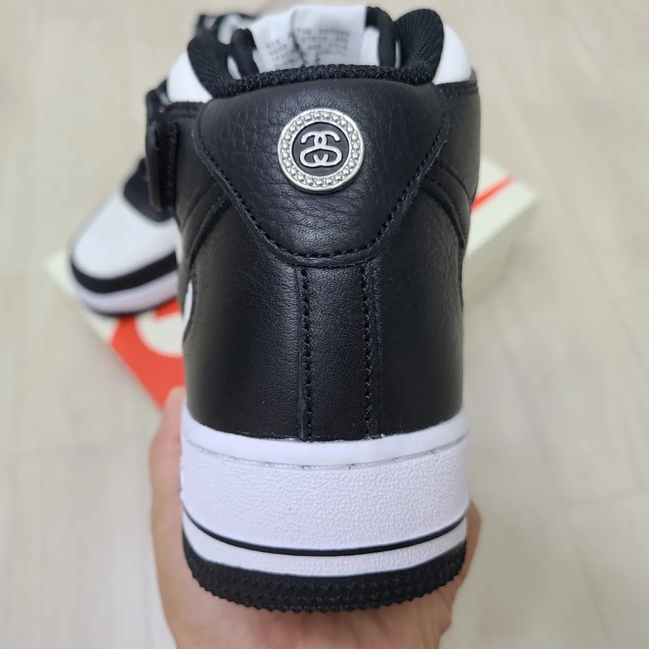 Nike x Stussy Air Force 1 '07 Mid SP Black and Light Bone, (TD) Nike x Stussy Air Force 1 '07 Mid SP Black and Light Bone 착용 스타일 - 4