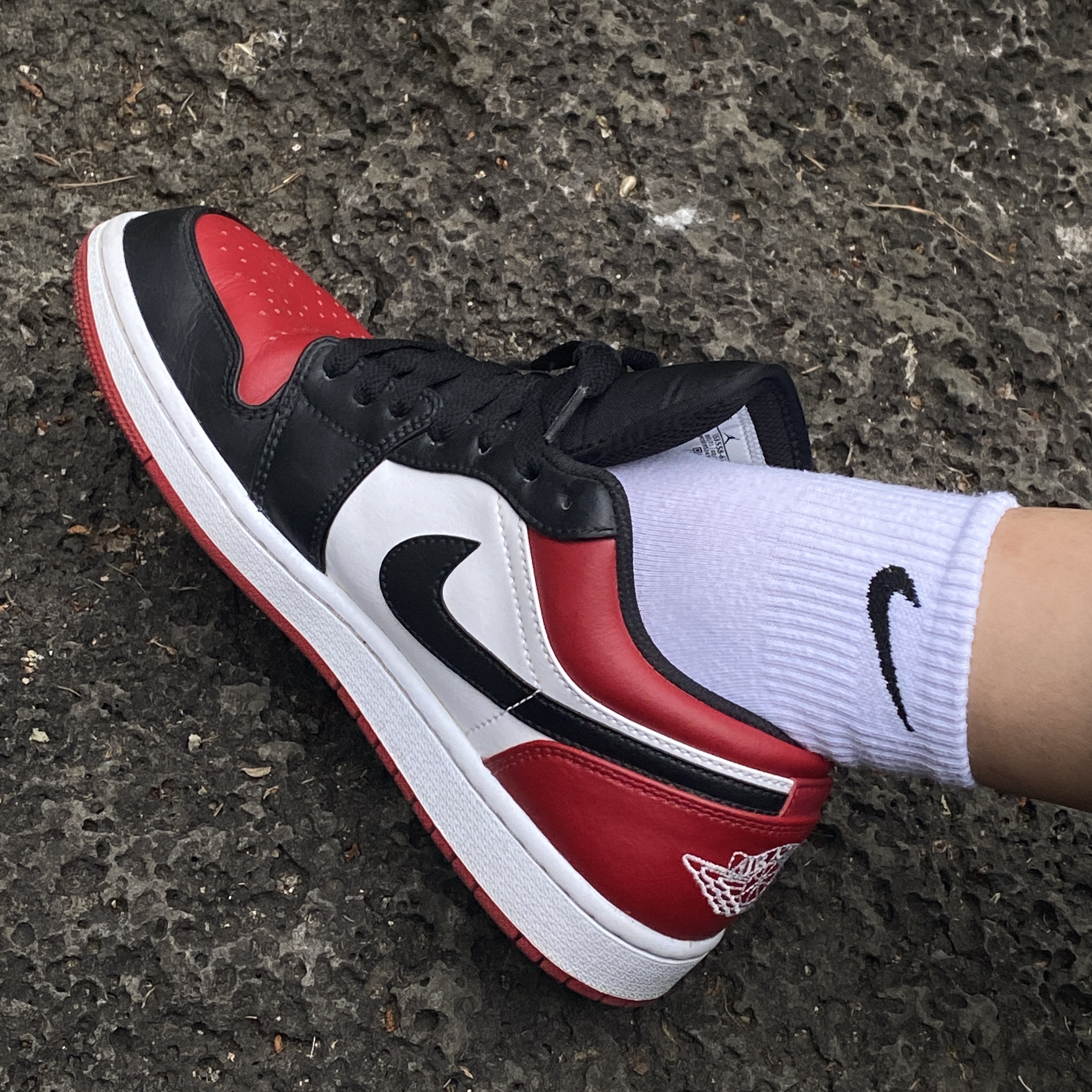 Jordan 1 Low Bred Toe 착용 스타일 - 1