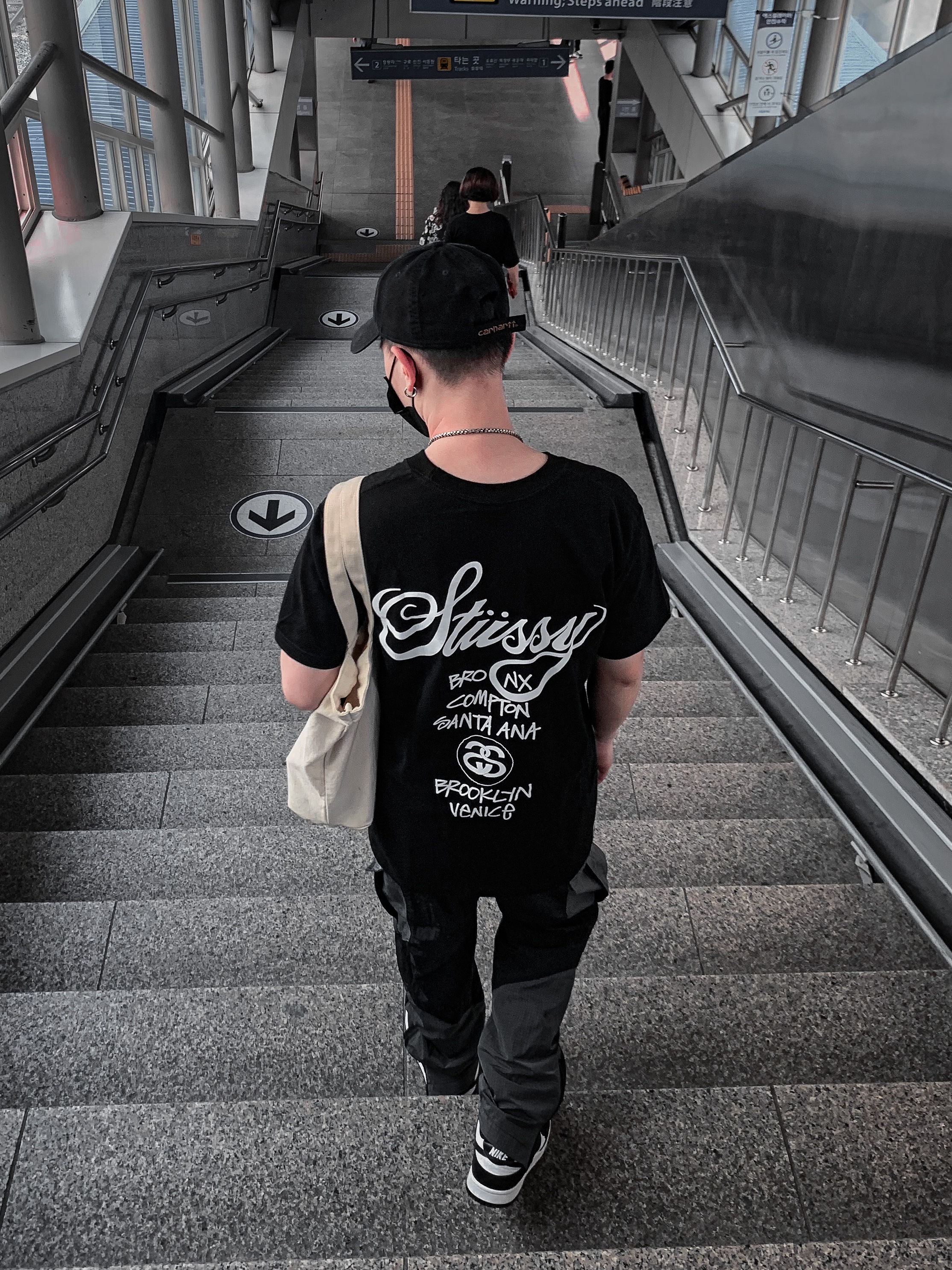 Stussy DSM World Tour T-Shirt Black 착용 스타일