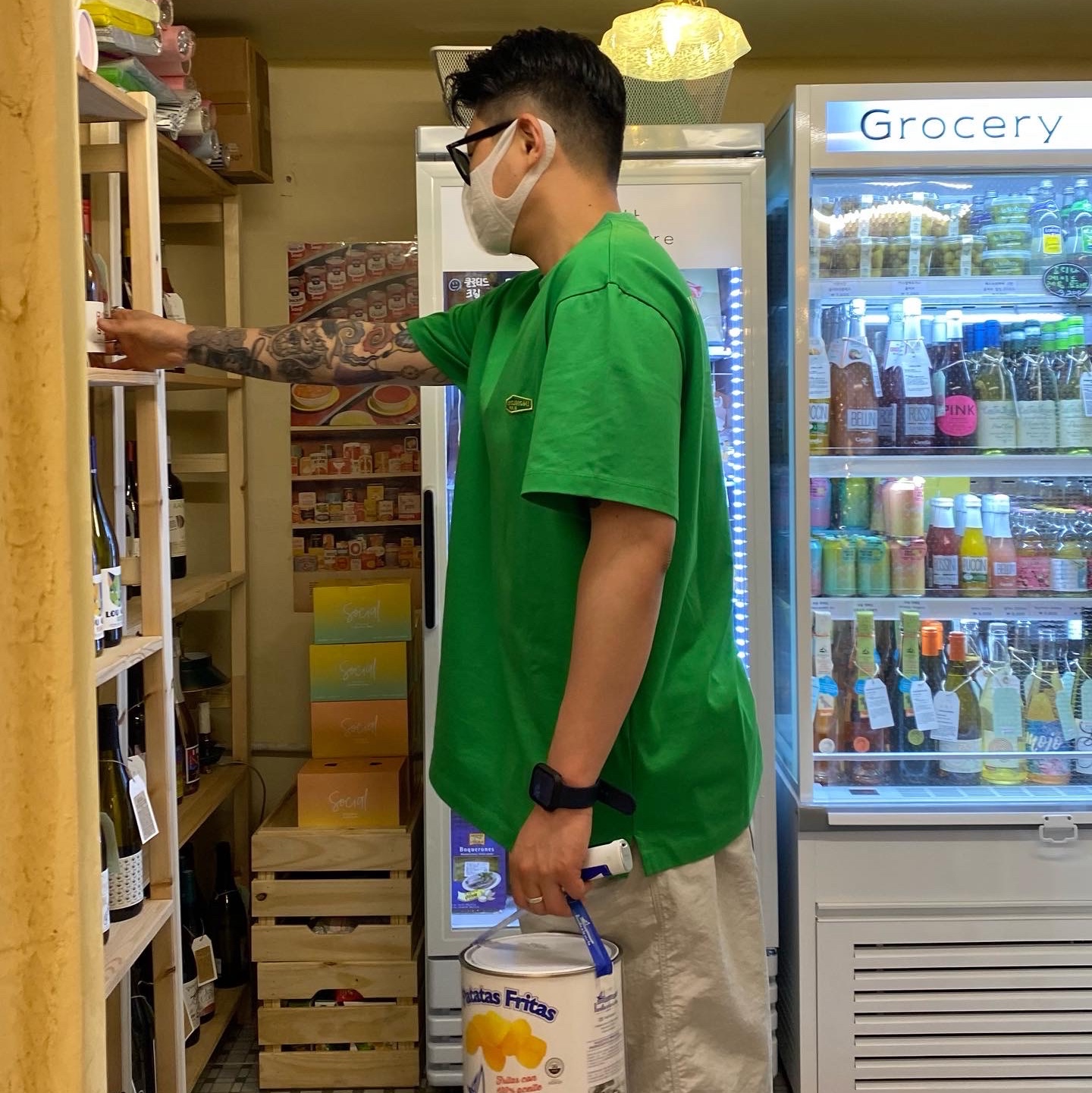 Wooyoungmi Yellow Back Logo T-Shirt Green - 22SS, Nike Air Force 1 '07 LV8 Varsity White Pine Green 착용 스타일 - 1