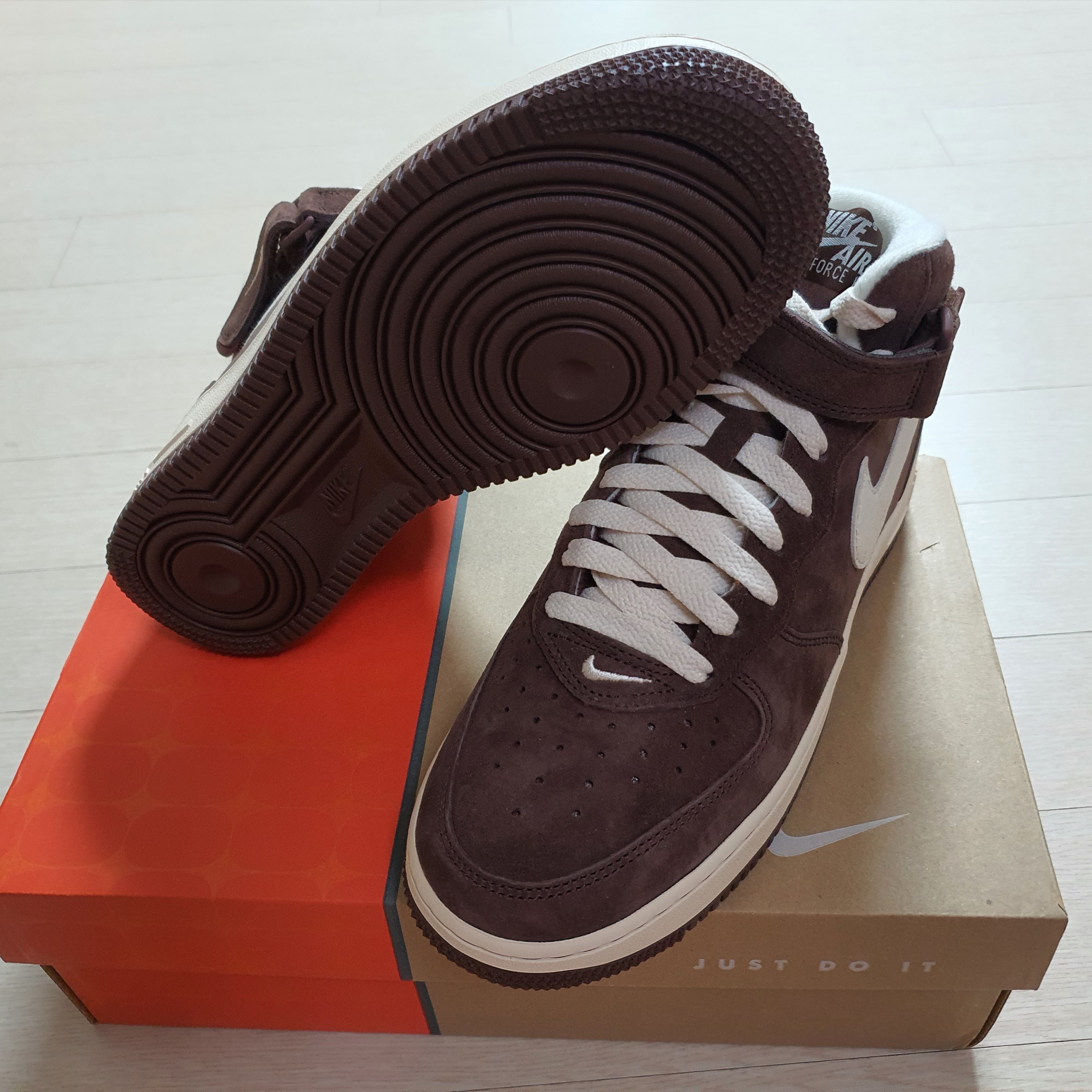 Nike Air Force 1 Mid '07 QS Chocolate 착용 스타일 - 2