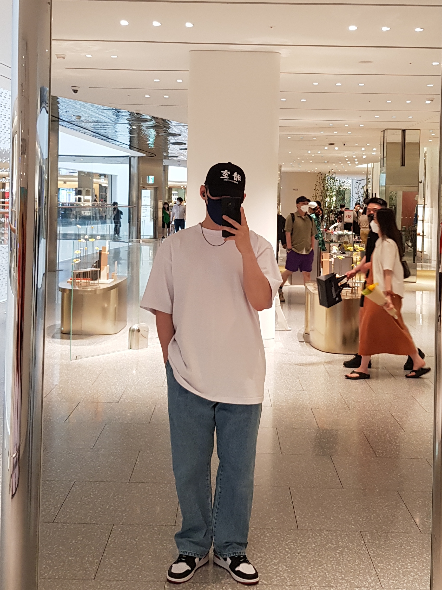 Darkr8m Studio White Logo Cap, Jordan 1 Retro High OG Black Toe 2016 착용 스타일