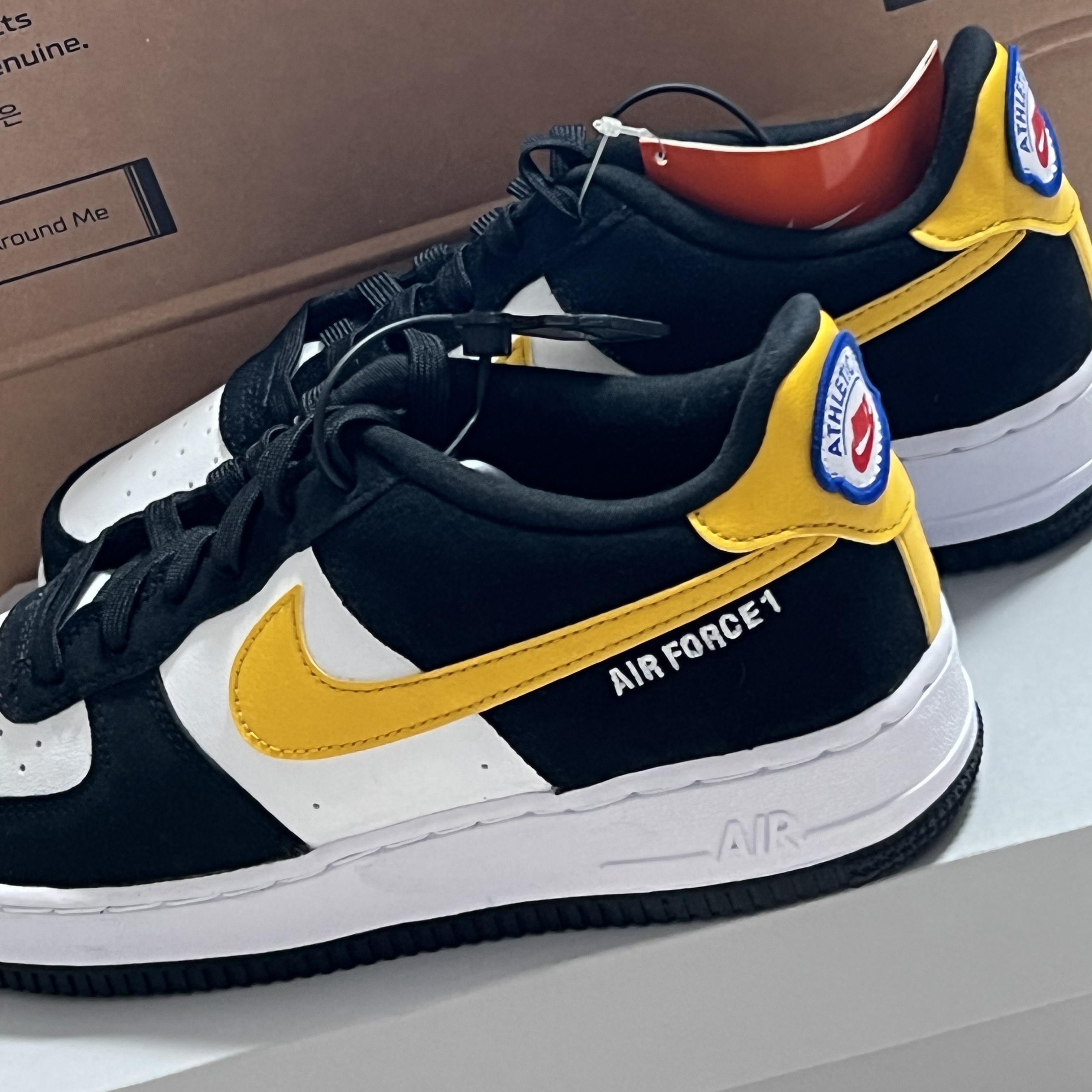Nike Air Force 1 '07 LV8 Athletic Club Black Dark Sulfur 착용 스타일 - 2
