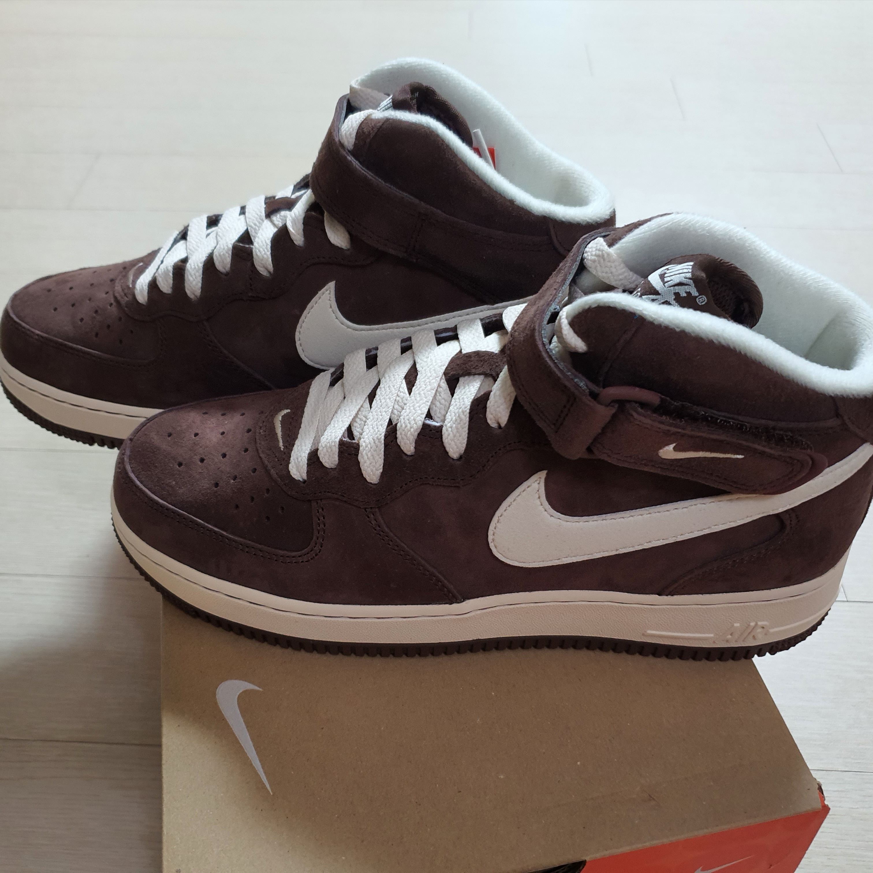Nike Air Force 1 Mid '07 QS Chocolate 착용 스타일 - 3
