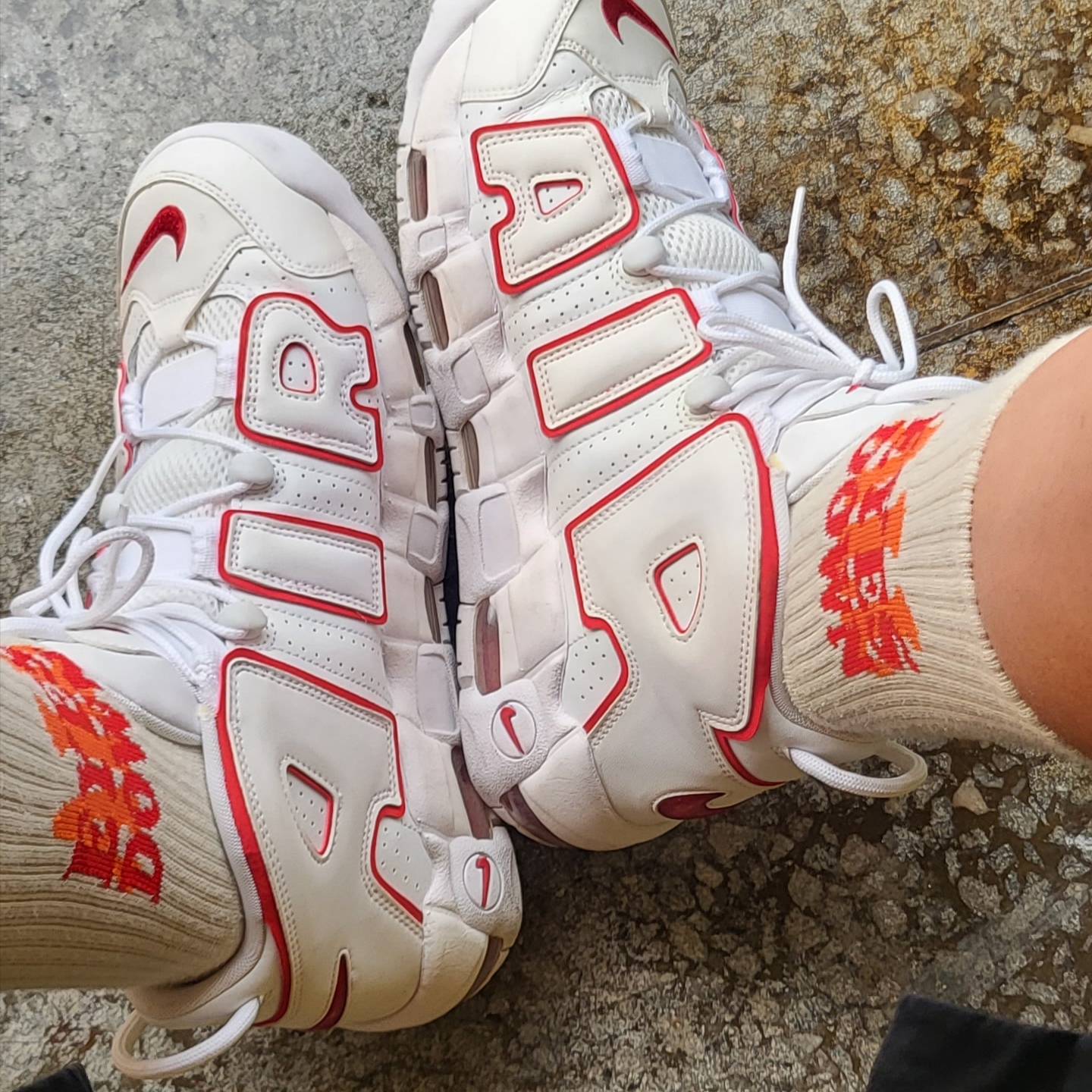 Nike Air More Uptempo White Varsity Red 2021 착용 스타일 - 1