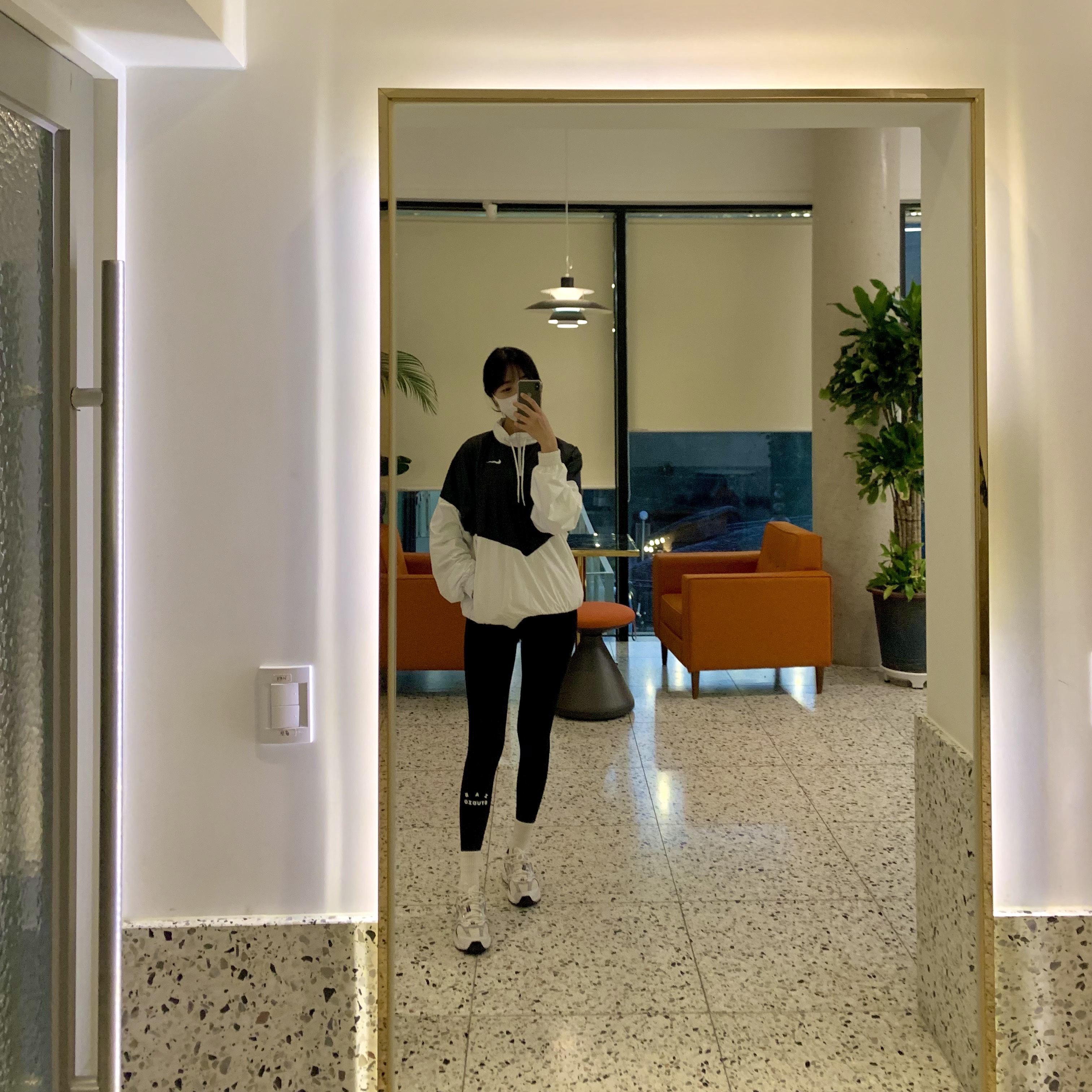 (W) IAB Studio Leggings Black, New Balance 530 White 착용 스타일
