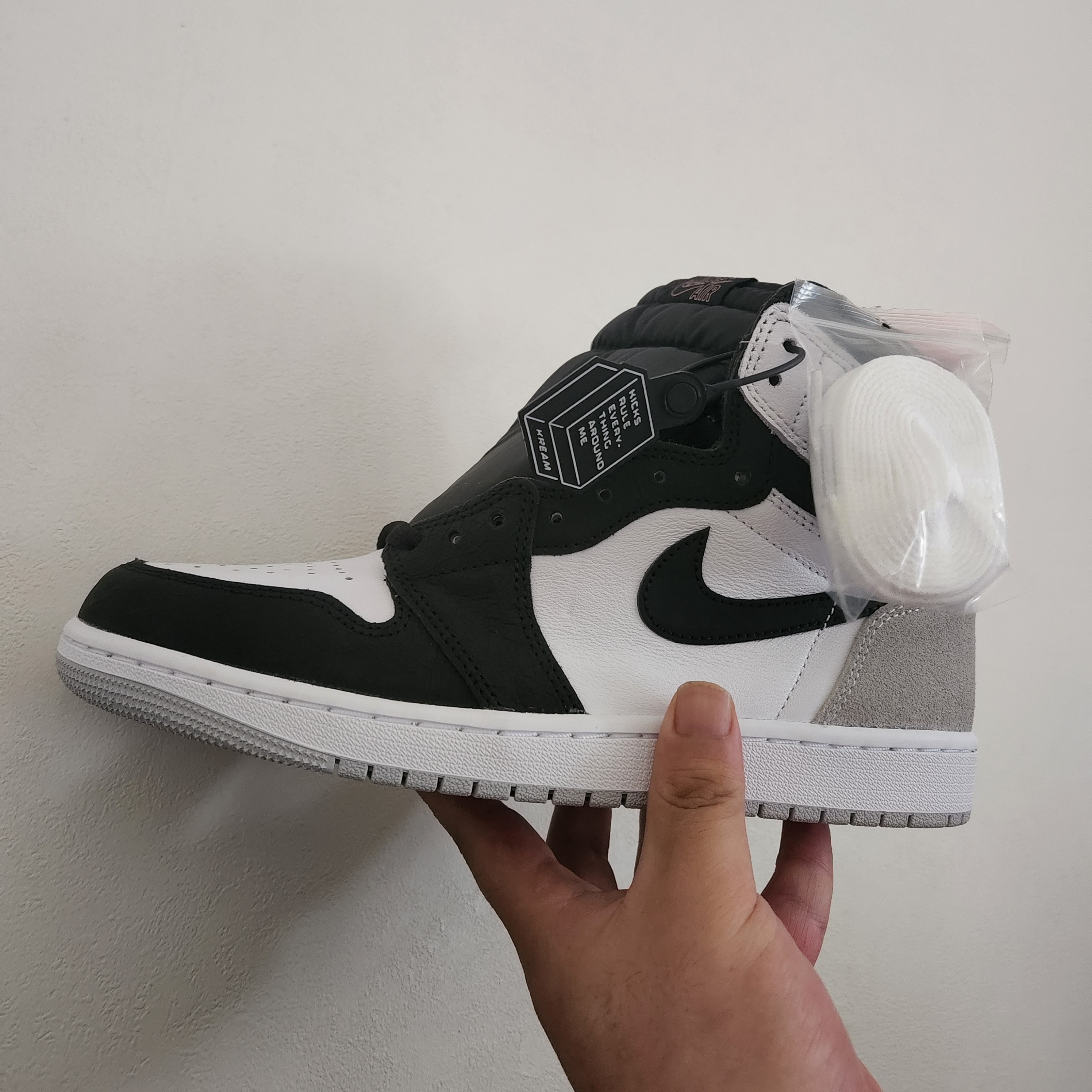 Jordan 1 Retro High OG Bleached Coral 착용 스타일