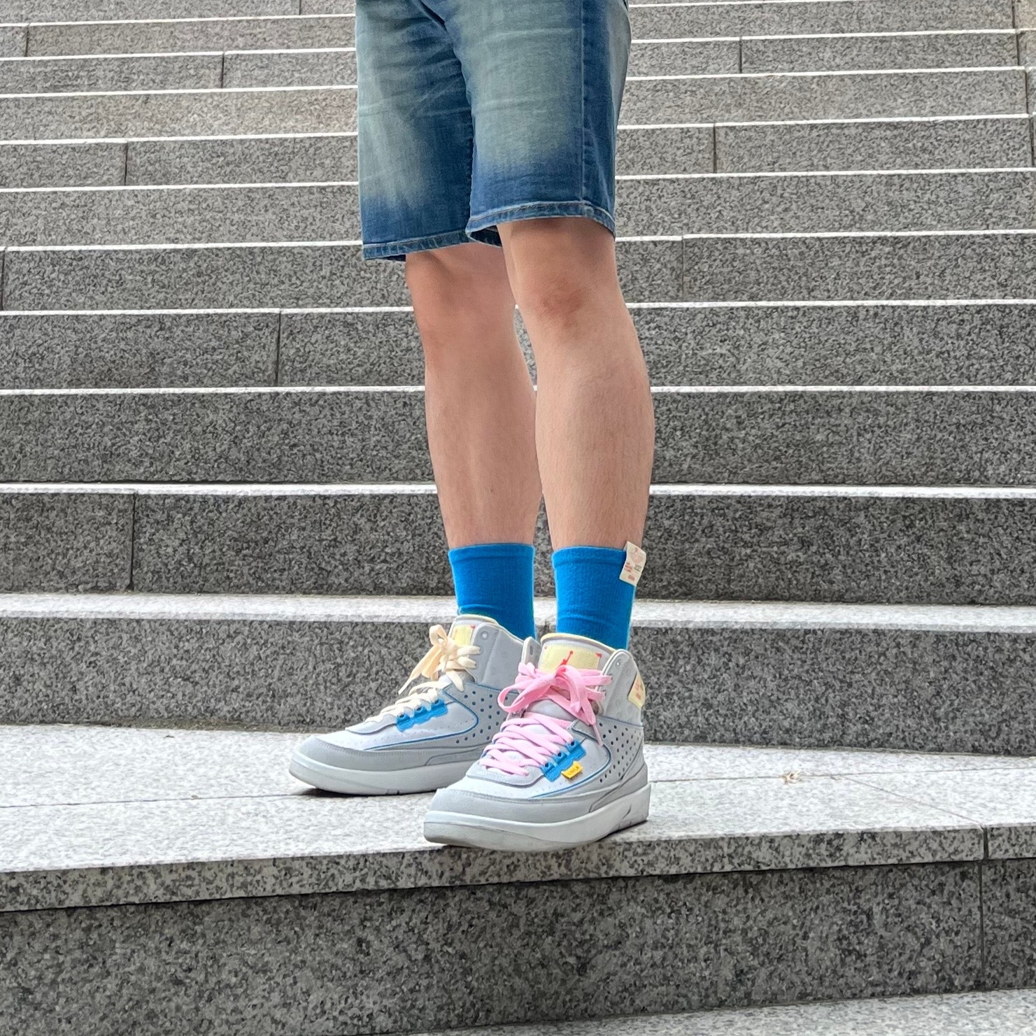 Jordan 2 x Union Retro SP Grey Fog, Jordan x Union Everyday Essential 3.0 Crew Socks Sport Equator Blue 착용 스타일 - 2
