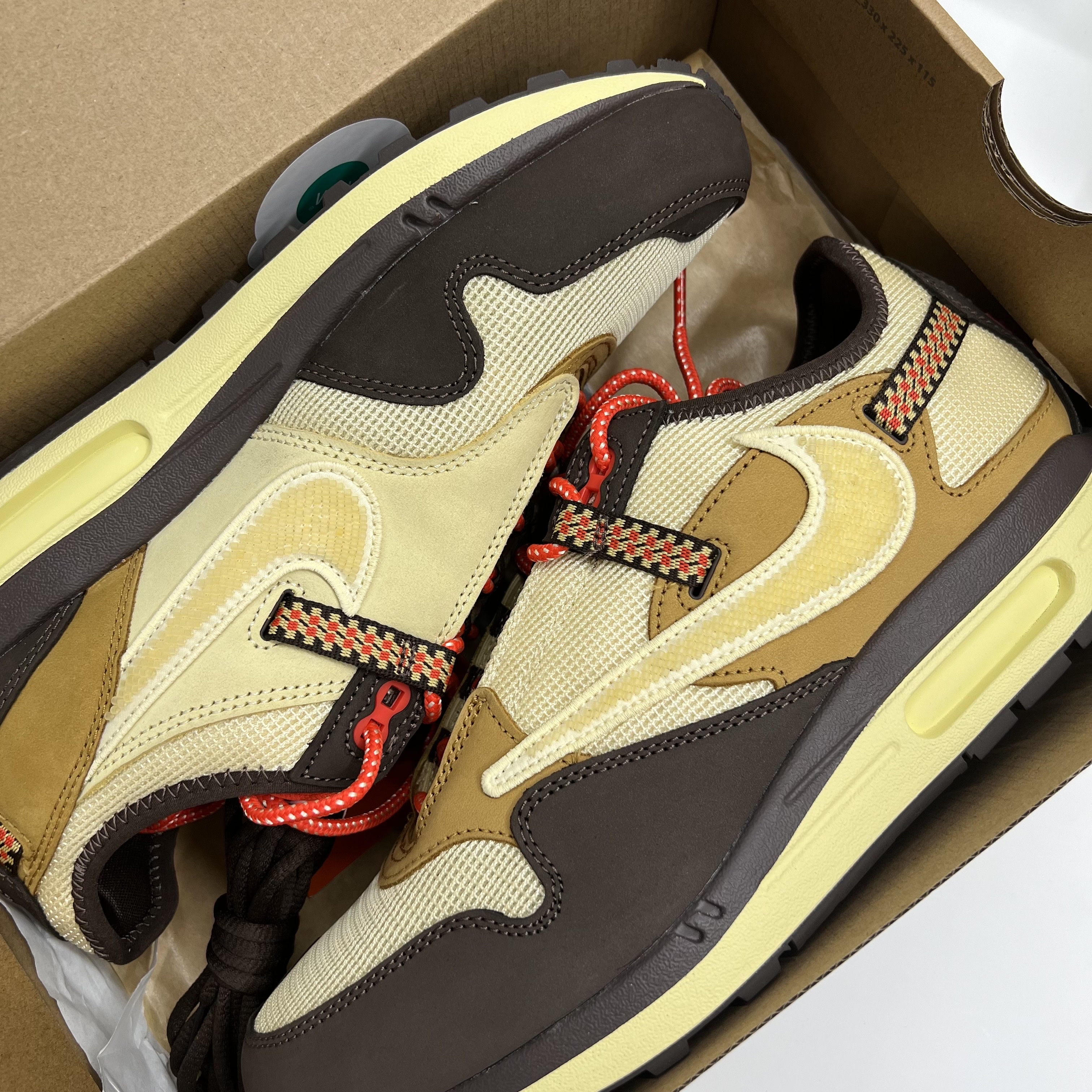 Nike x Travis Scott Air Max 1 Cact.us Brown 착용 스타일