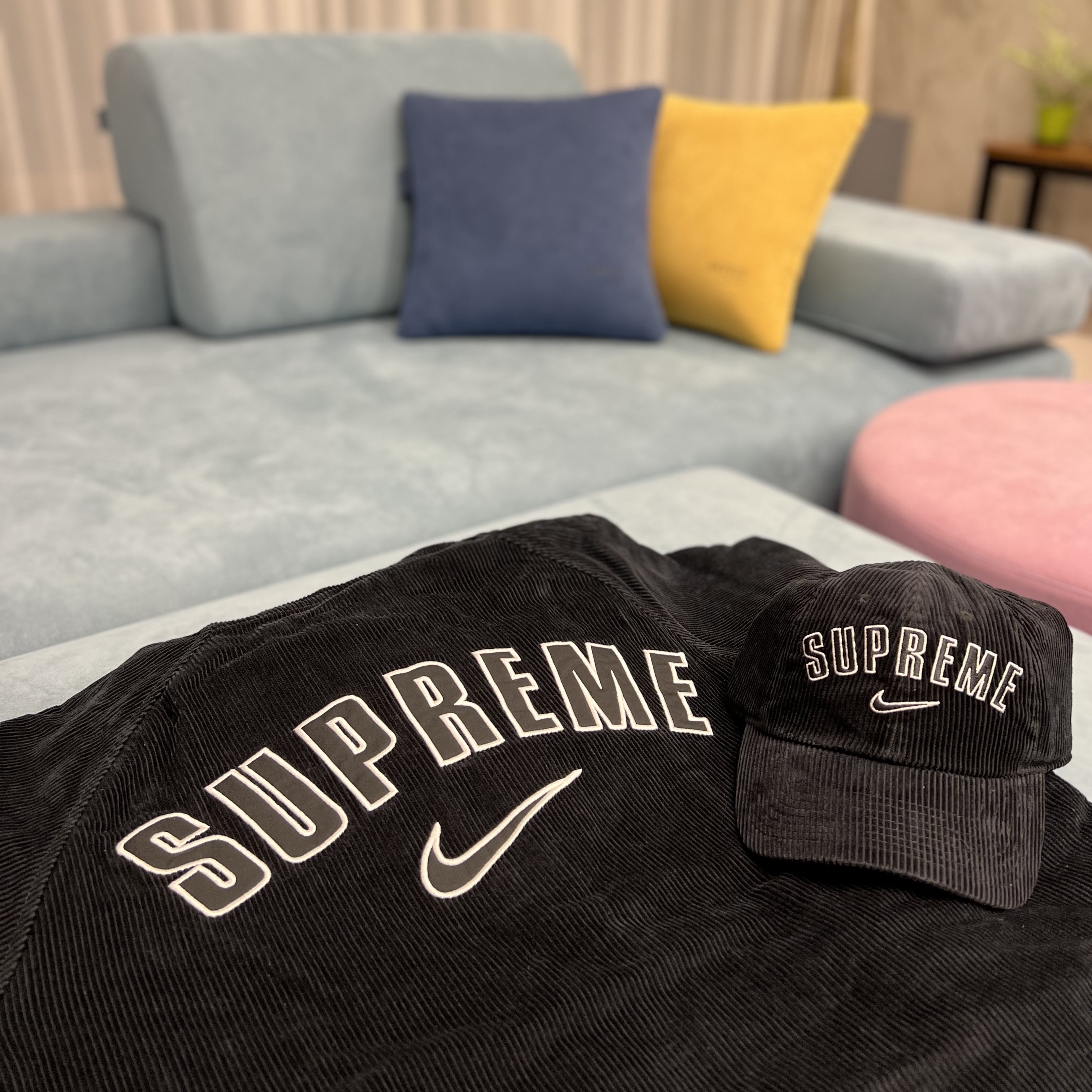 Supreme x Nike Arc Corduroy Hooded Jacket Black - 22SS, Supreme x Nike Arc Corduroy 6-Panel Black - 22SS 착용 스타일