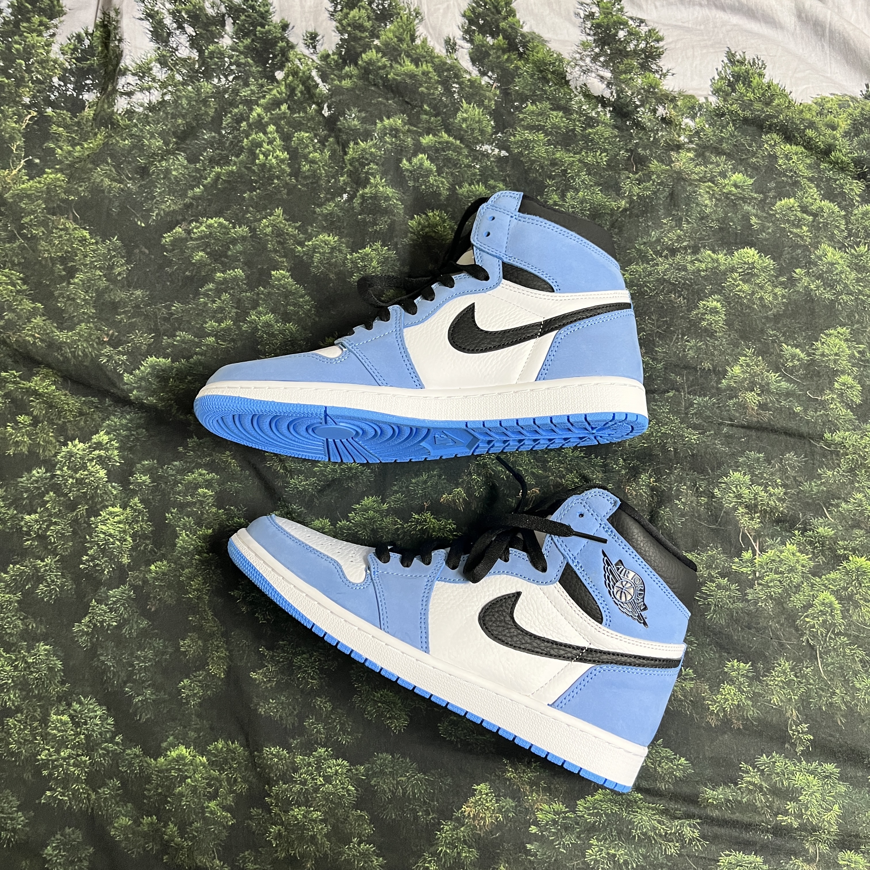 Jordan 1 Retro High OG University Blue 착용 스타일 - 1
