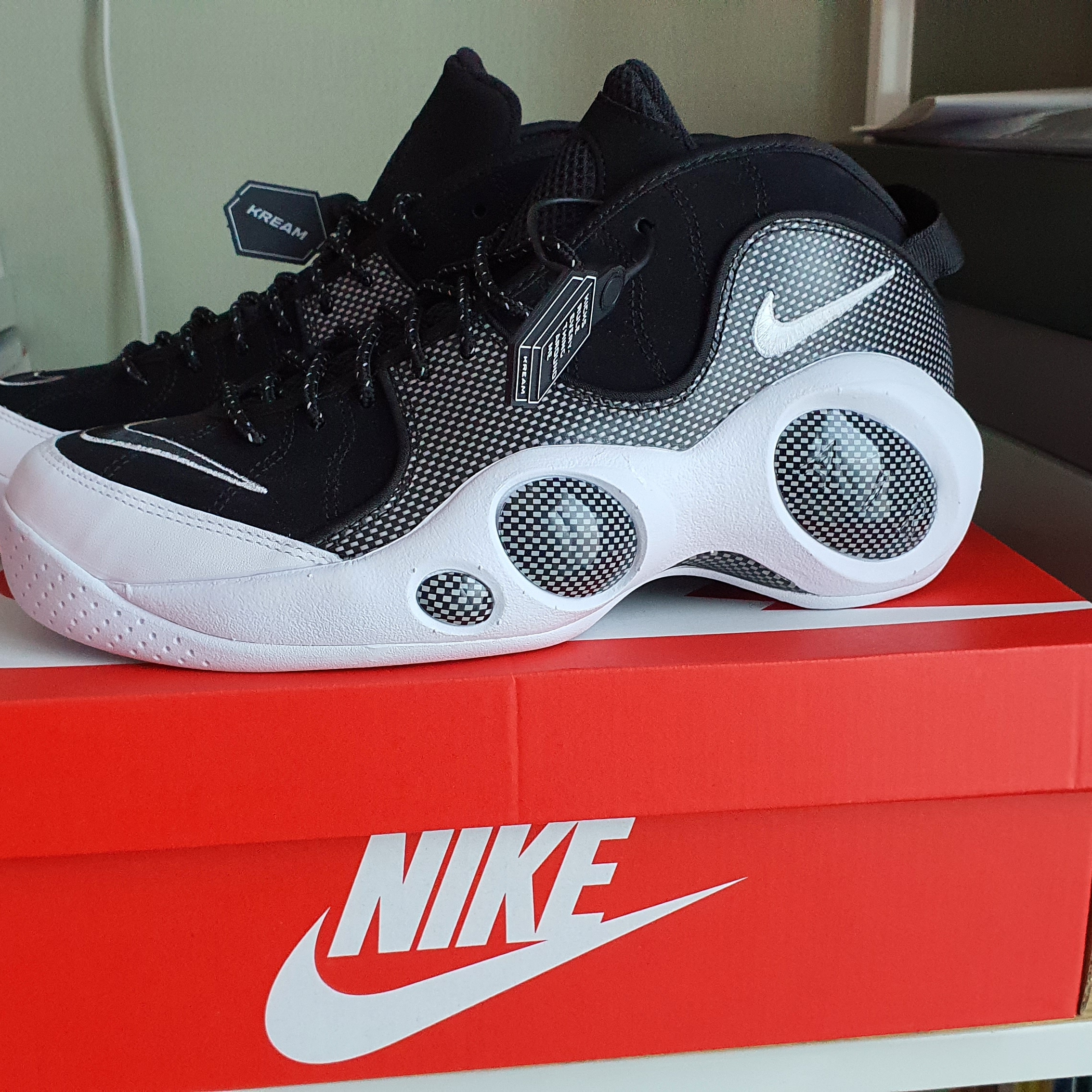 Nike Air Zoom Flight 95 Black Metallic 2022 착용 스타일 - 1