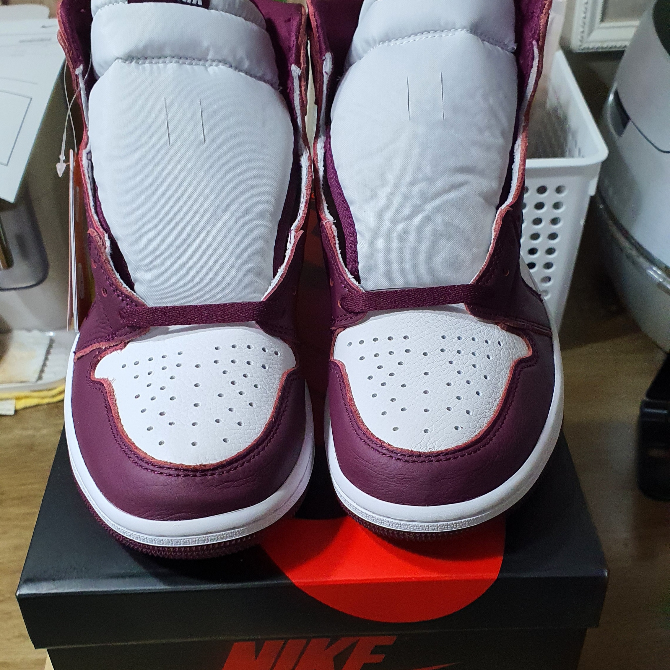 Jordan 1 Retro High OG Bordeaux 착용 스타일 - 2