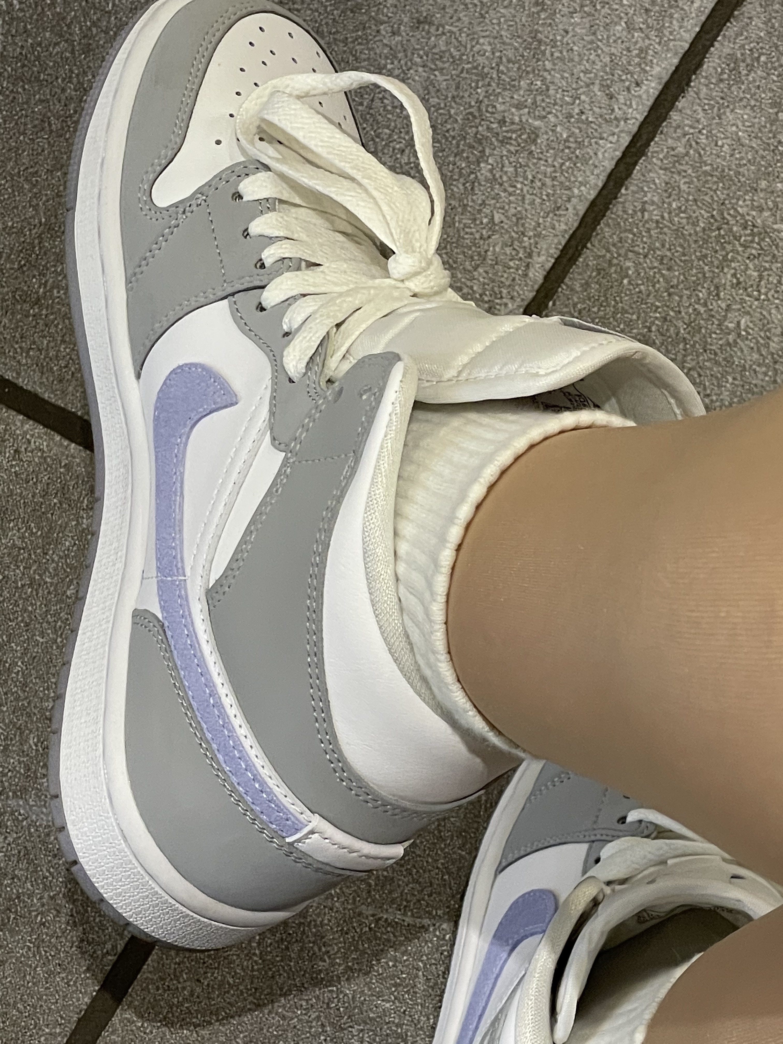 (W) Jordan 1 Mid Wolf Grey 착용 스타일 - 2