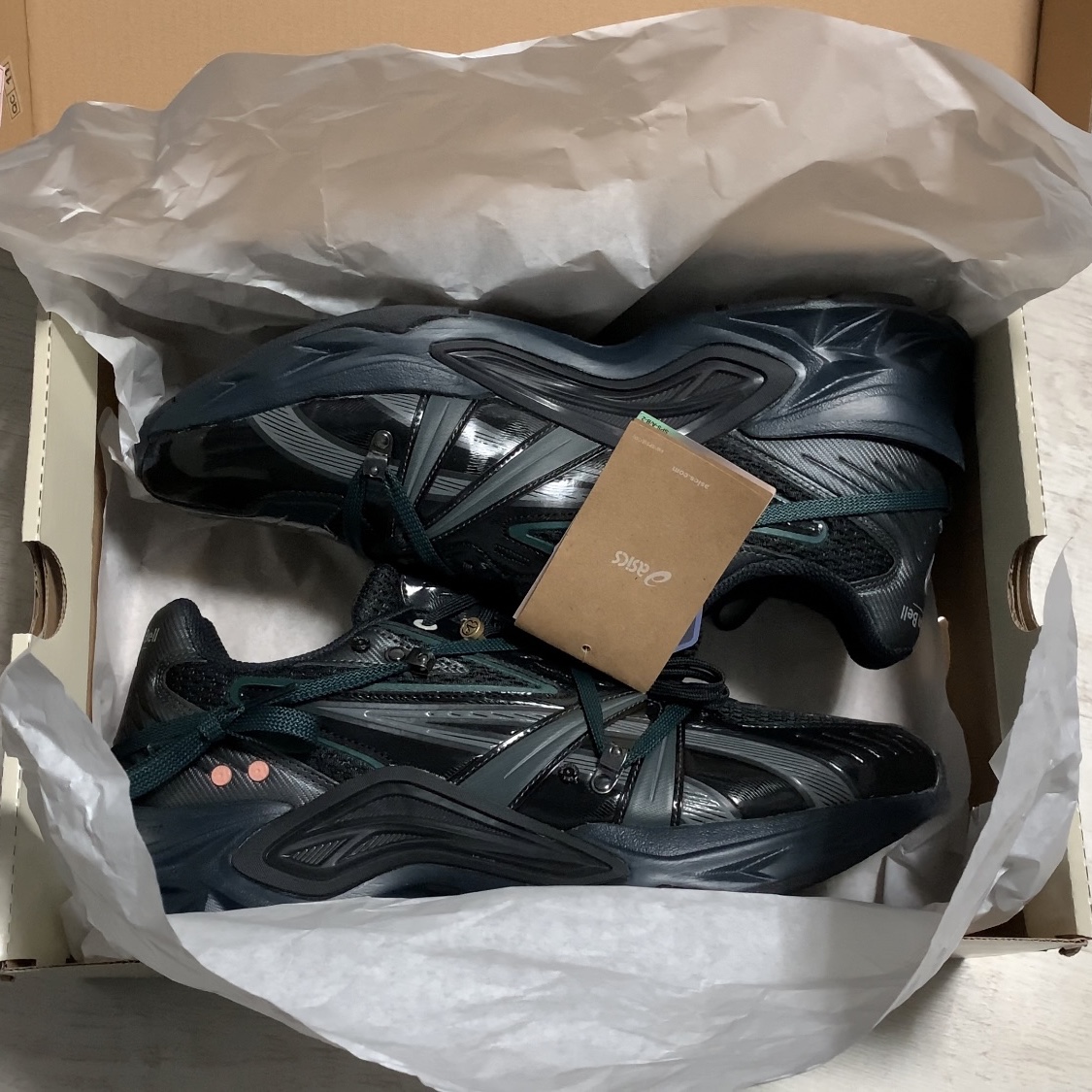 Asics x Andersson Bell HN2-S Protoblast Black, Balenciaga Sporty B Track Jacket Blue 착용 스타일 - 3