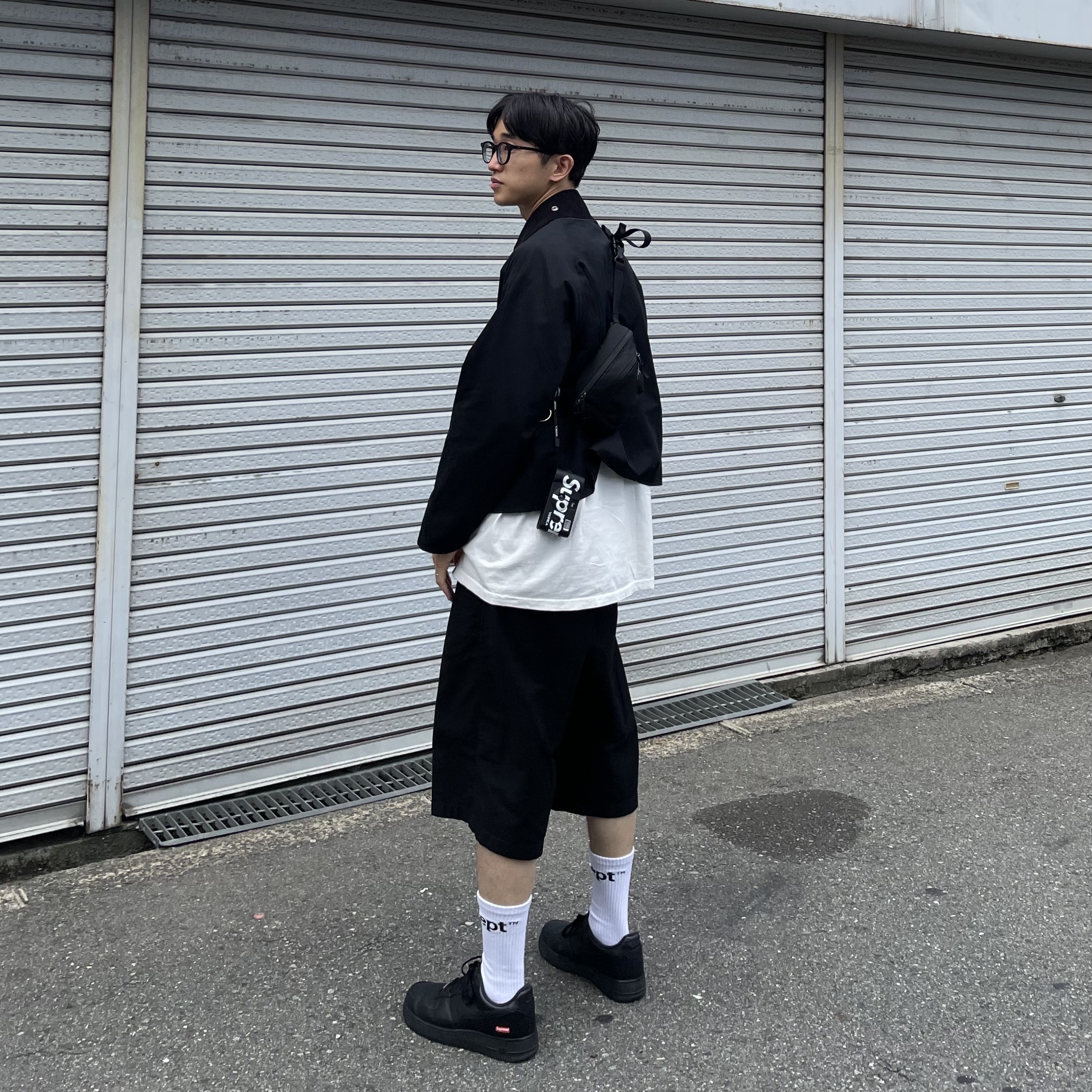 Arc'teryx Mantis 1 Waistpack Black, Nike x Supreme Air Force 1 Low Black 착용 스타일 - 1