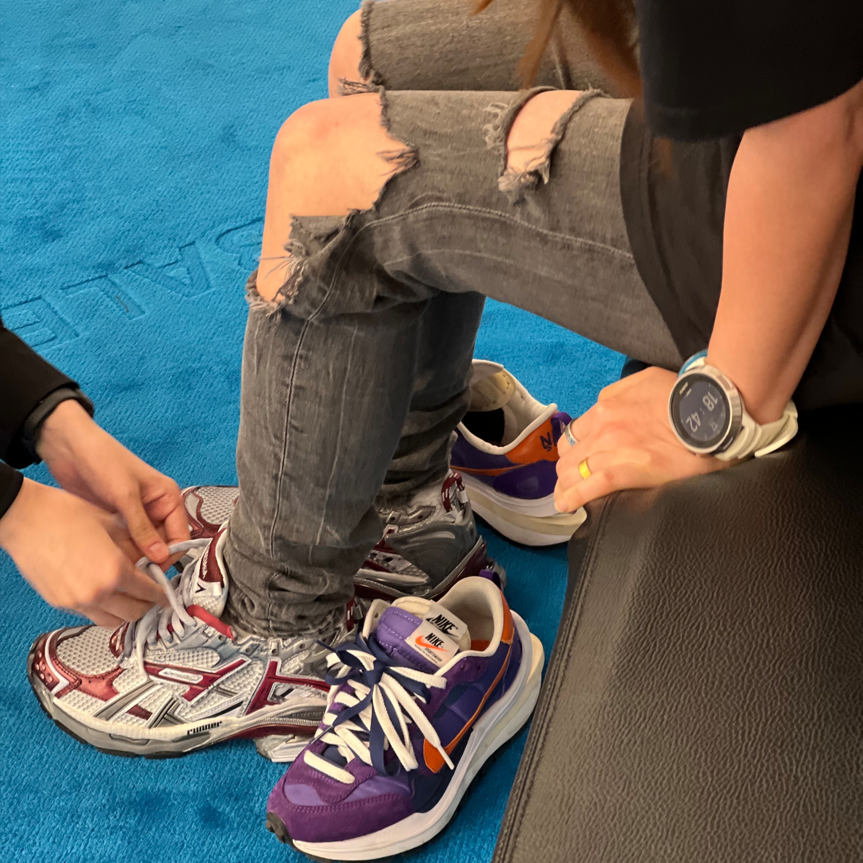 Balenciaga Runner Sneakers Grey Burgundy, Supreme Bandana Camp Cap Red - 21SS 착용 스타일 - 5