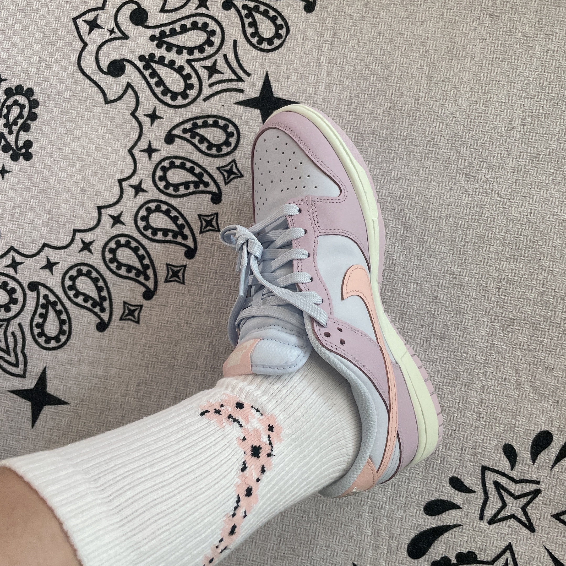 (W) Nike Dunk Low Atmosphere Pink, (Kids) Nike Everyday Plus Socks Pink (3 Pack/Korean Ver.) 착용 스타일
