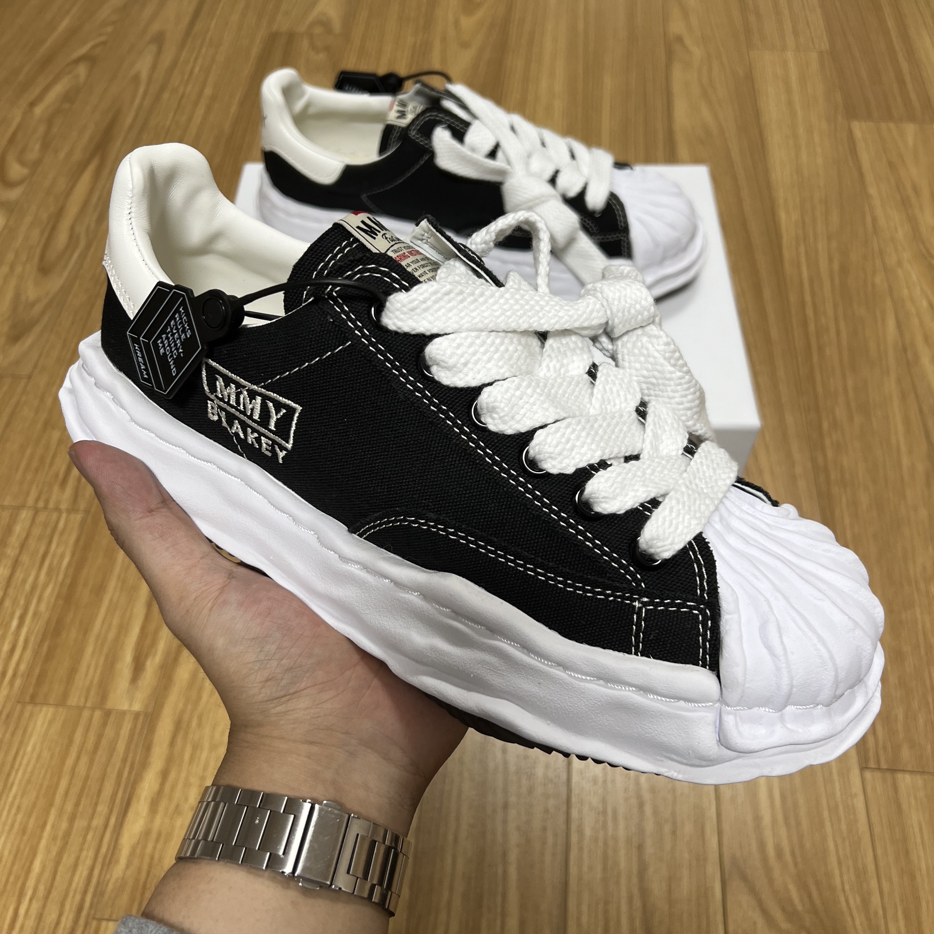 Maison Mihara Yasuhiro Blakey OG Sole Canvas Low-top Sneakers Black White 착용 스타일