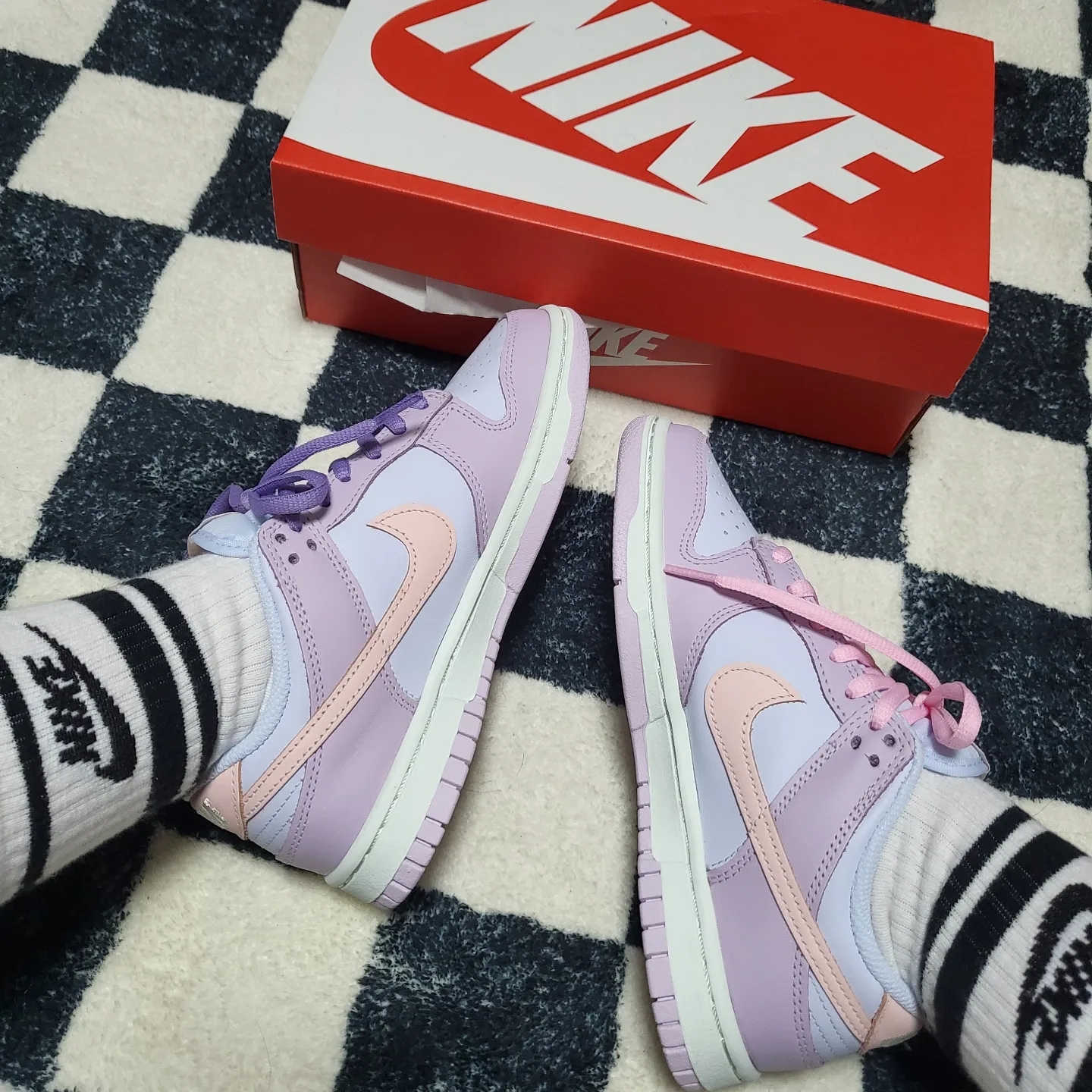 (W) Nike Dunk Low Atmosphere Pink 착용 스타일 - 1