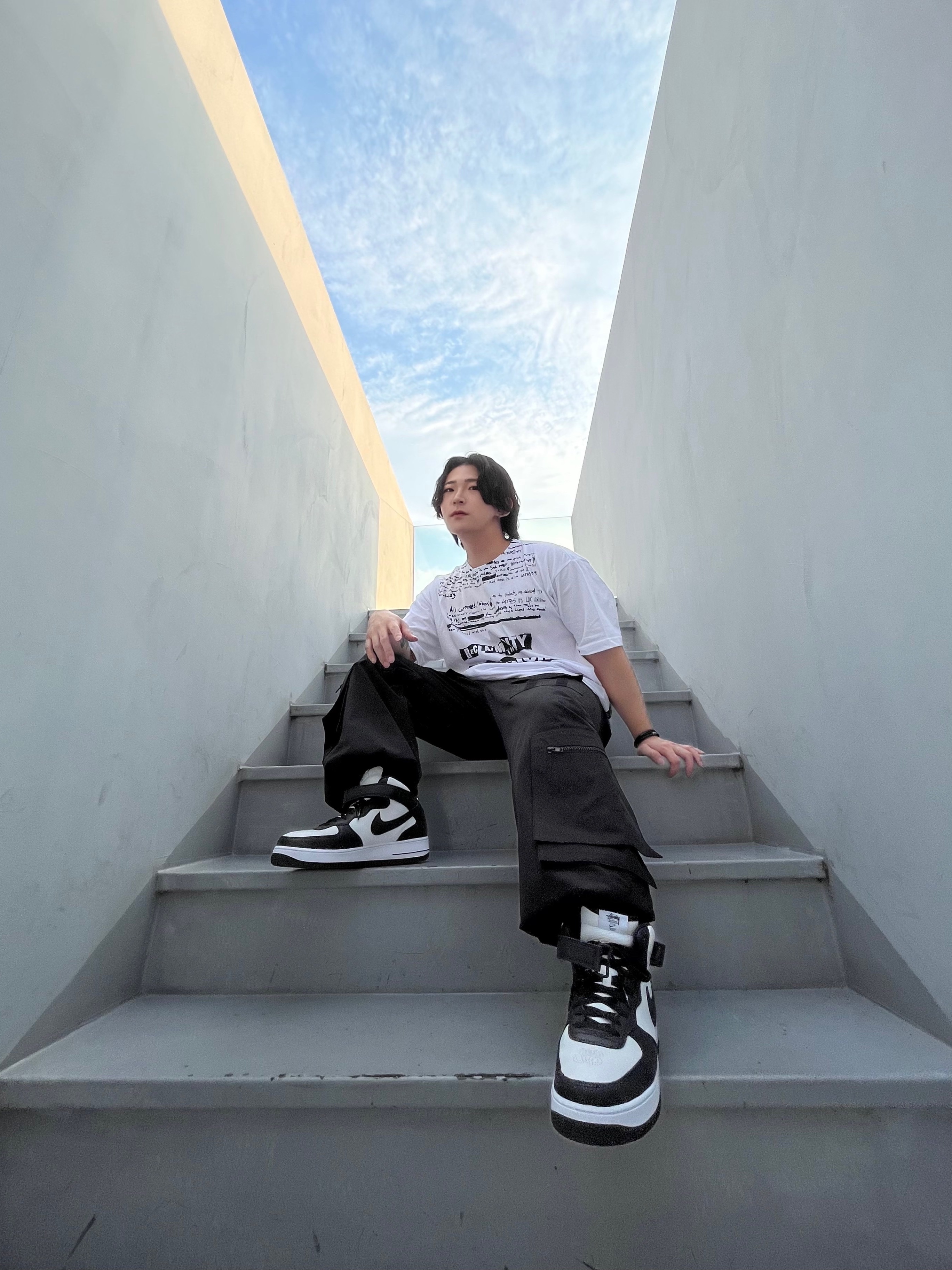 Nike x Stussy Air Force 1 '07 Mid SP Black and Light Bone 착용 스타일 - 1