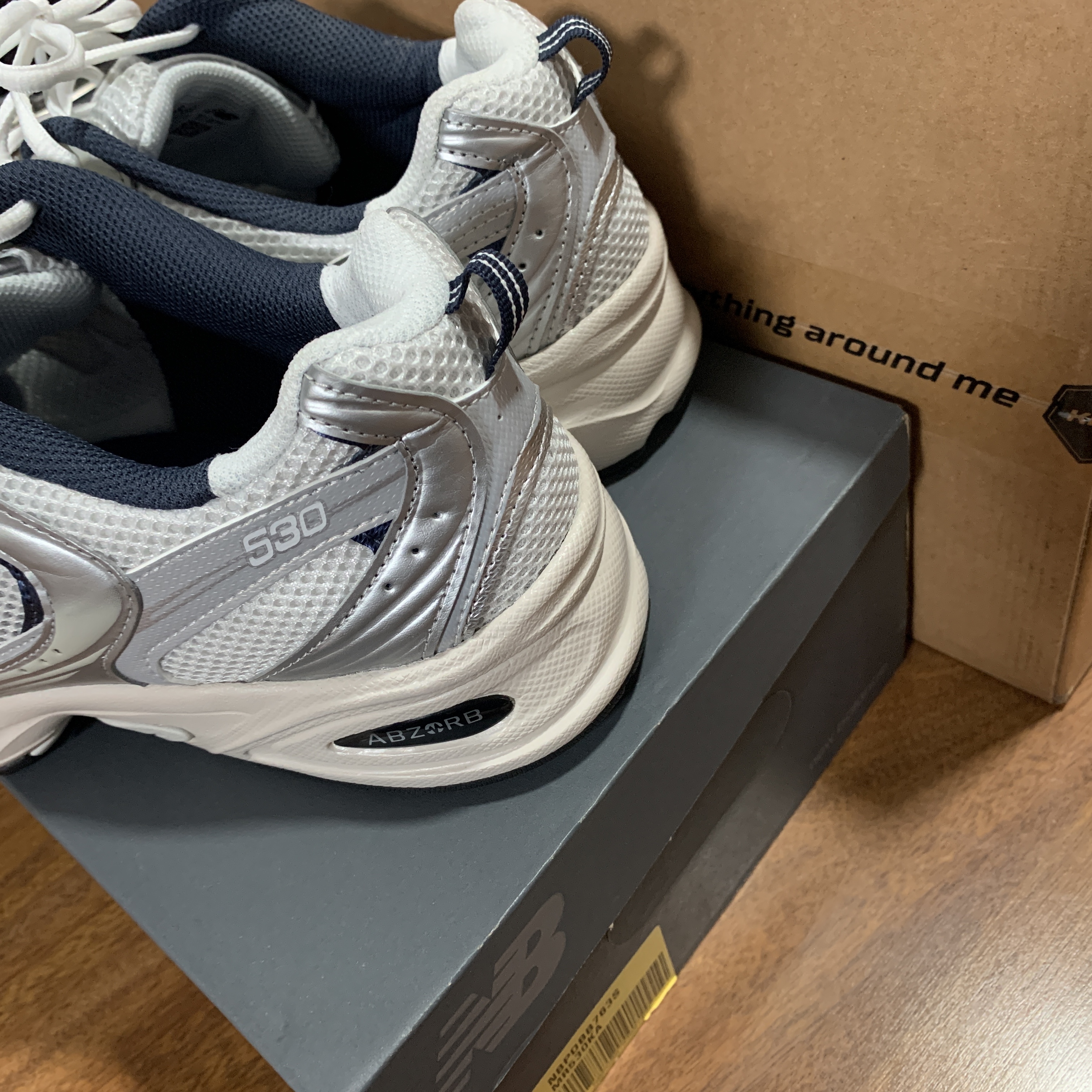New Balance 530 Steel Grey 착용 스타일 - 1