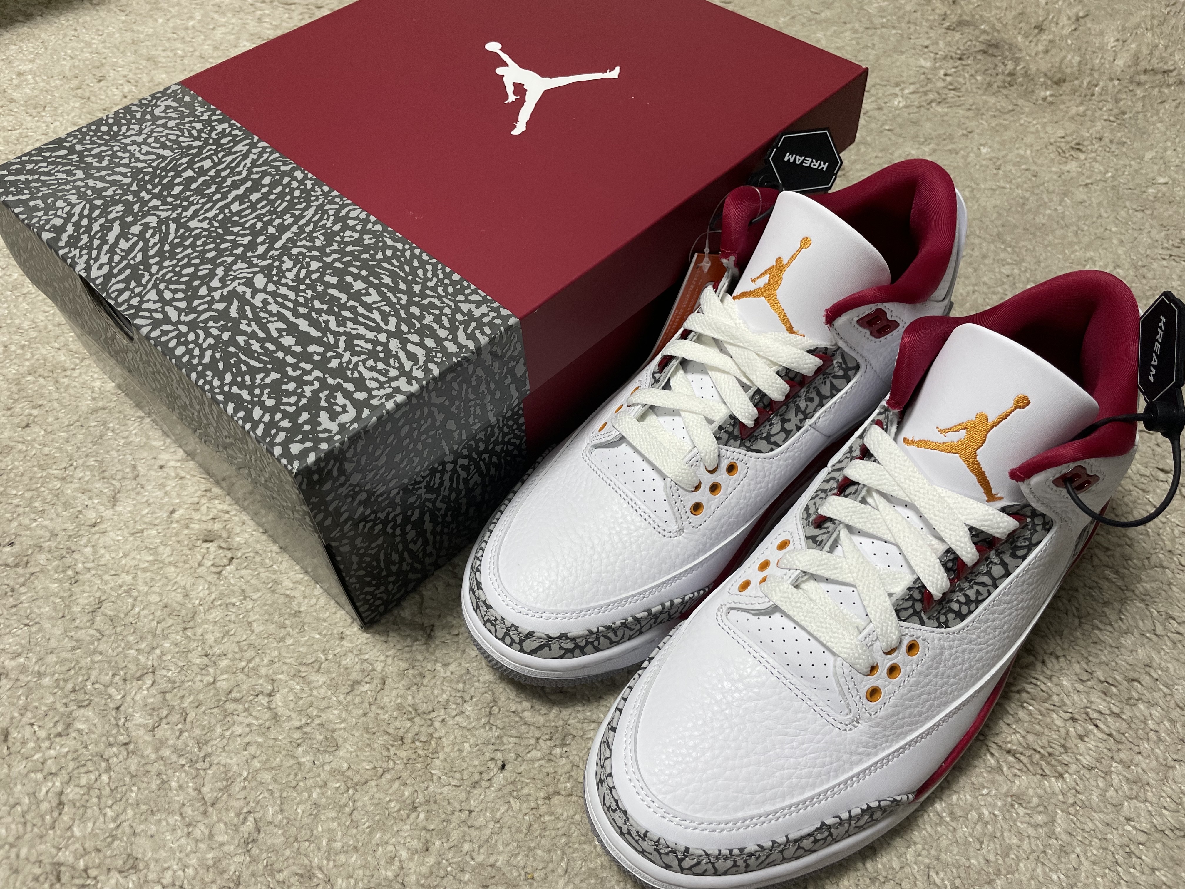 Jordan 3 Retro Cardinal Red 착용 스타일 - 2